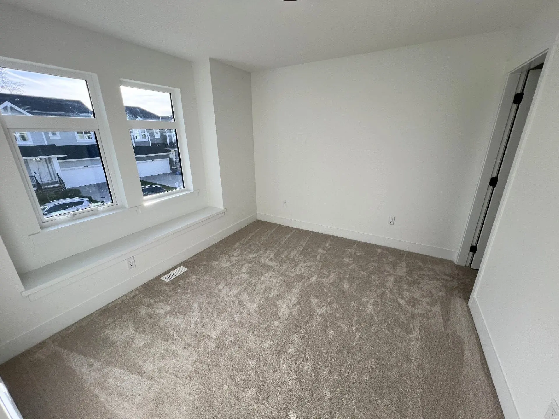 27745 Track Place - Image 12