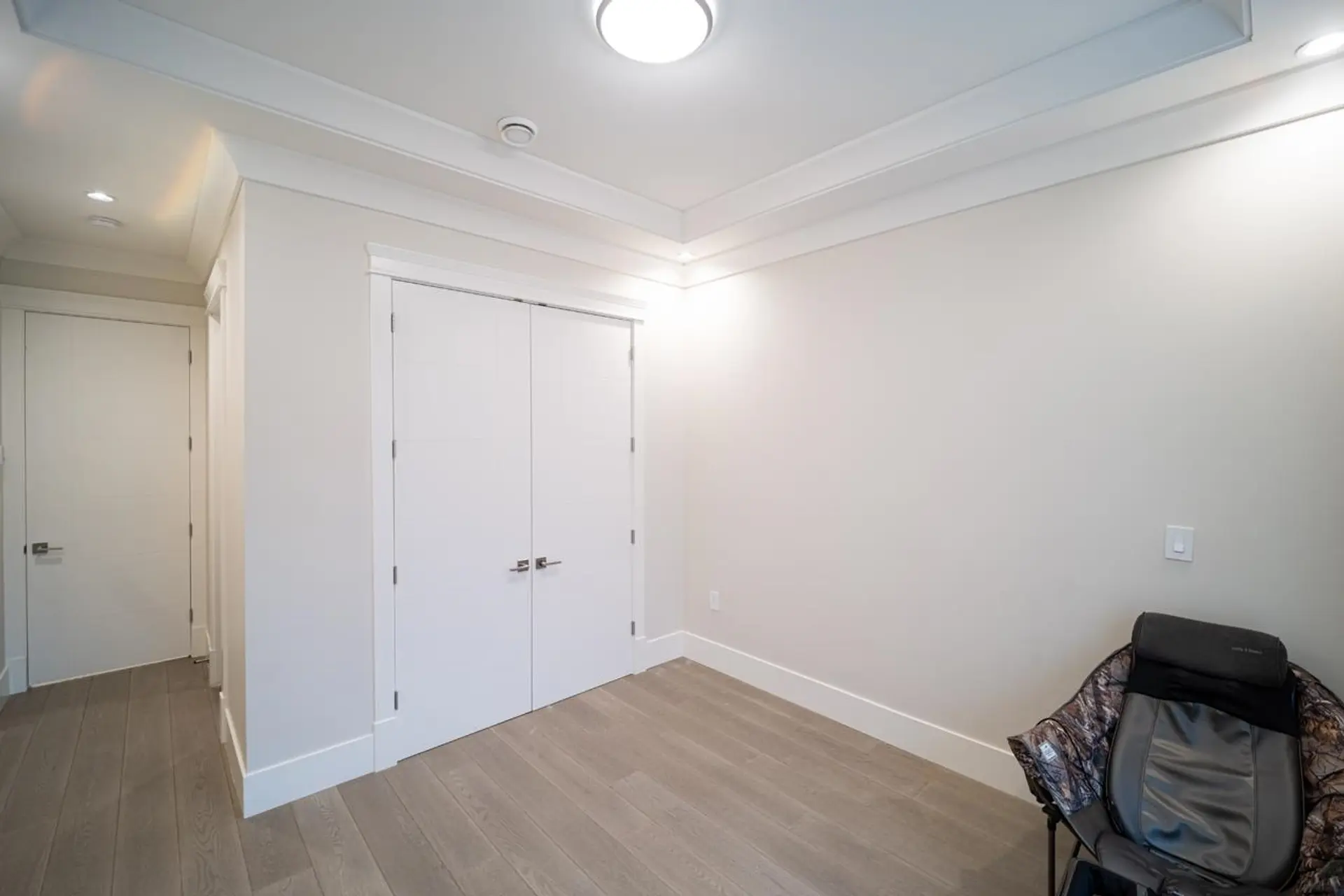 7860 Thormanby Crescent - Image 14