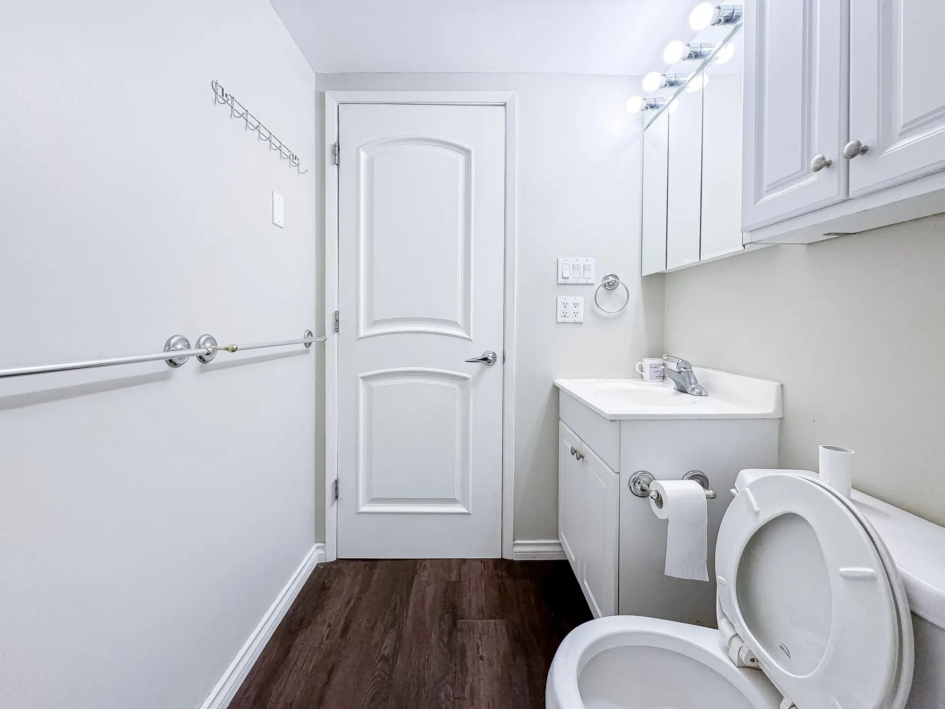 Property at #211 910 FIFTH AVENUE, New Westminster, BC