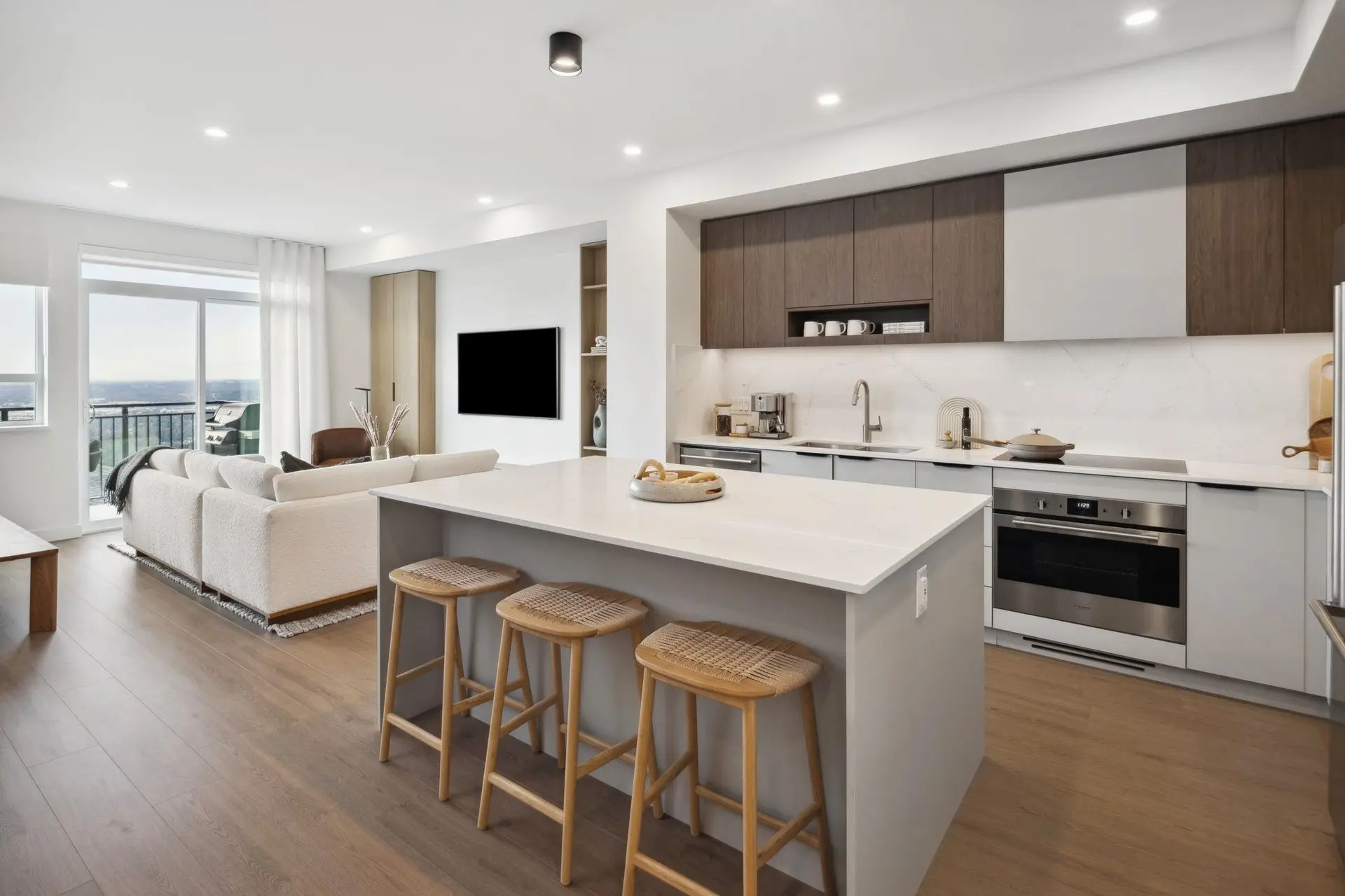 #123 3535 Highland Drive - Image 2