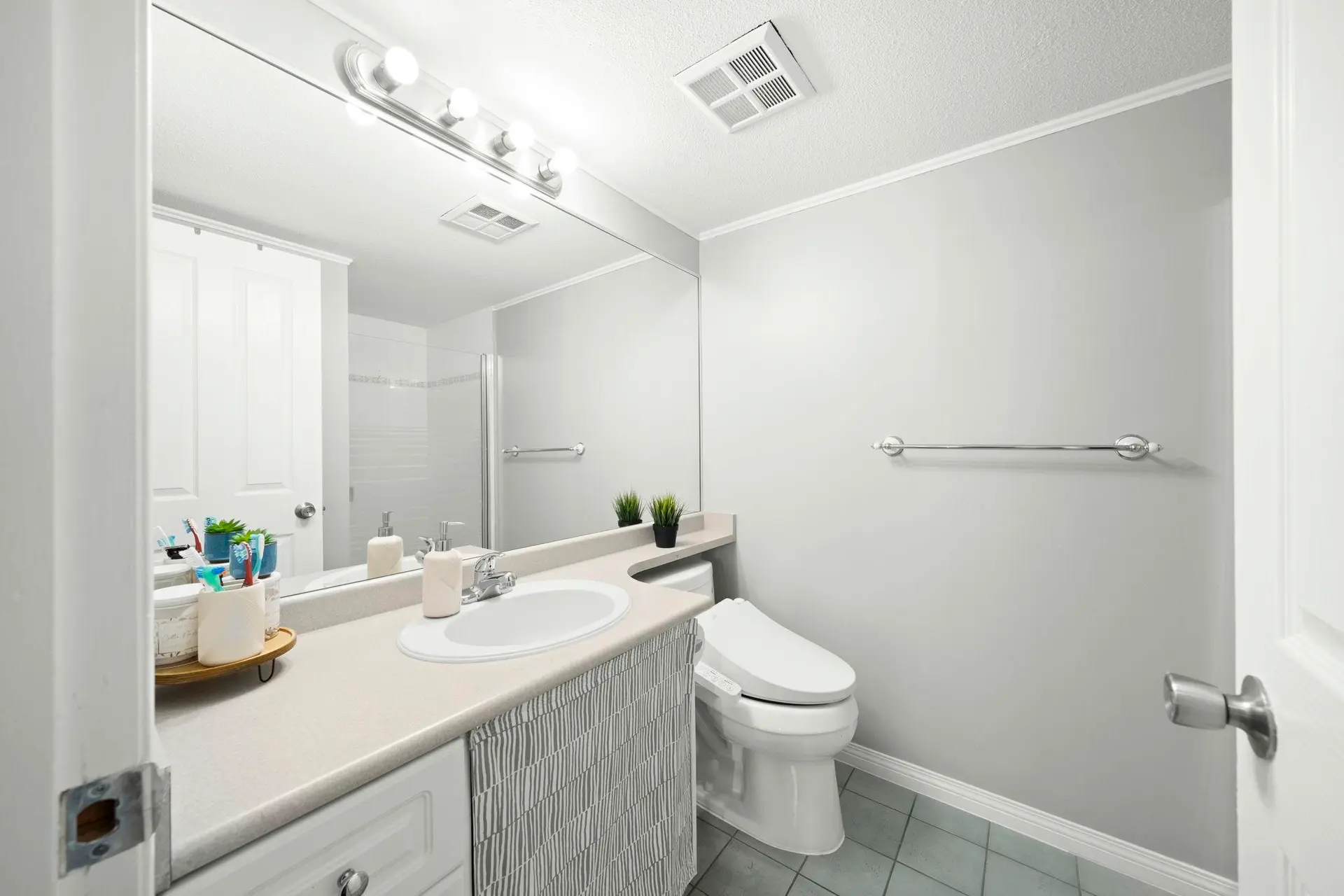 #202 1650 Grant Avenue - Image 15