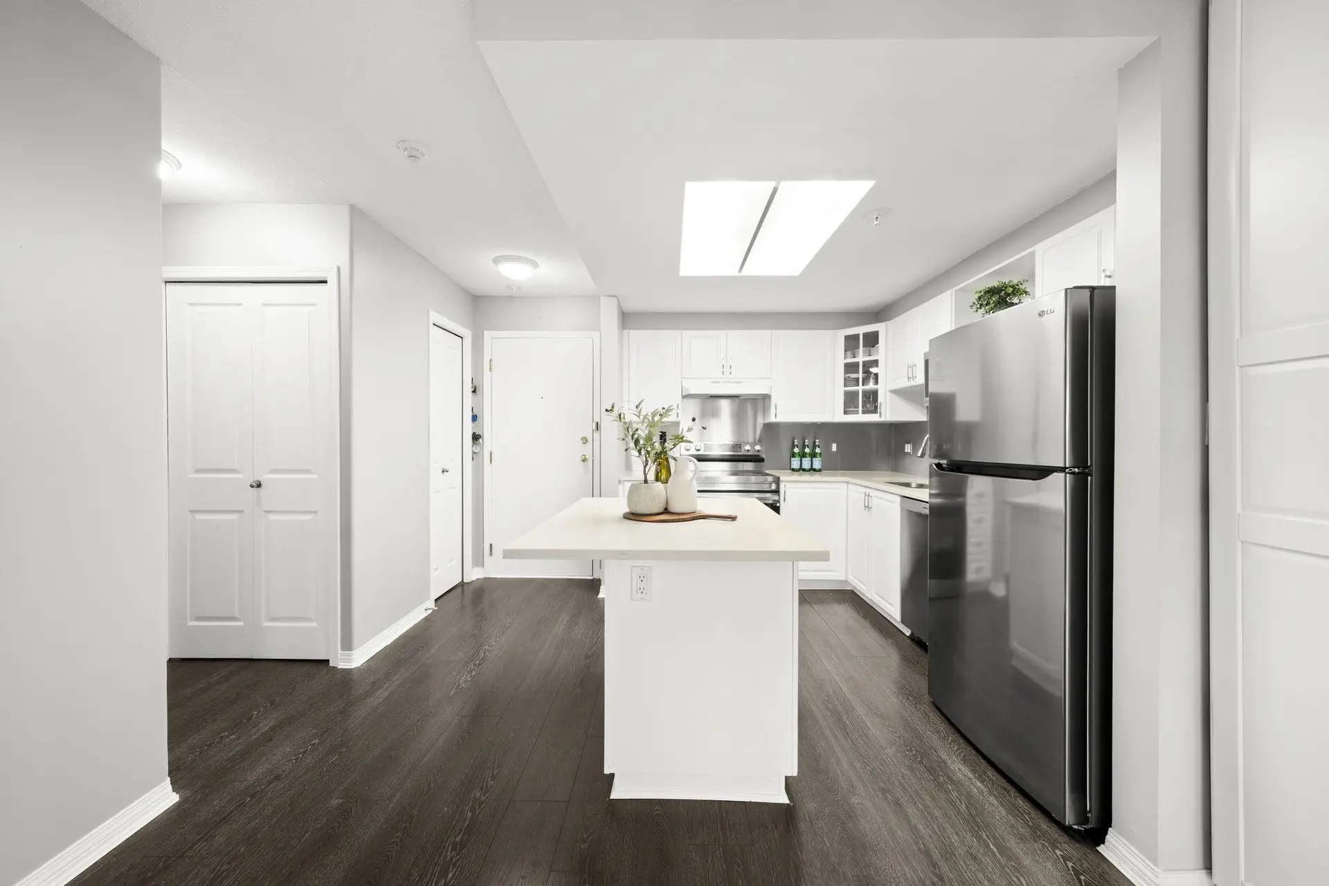 #202 1650 Grant Avenue - Image 4
