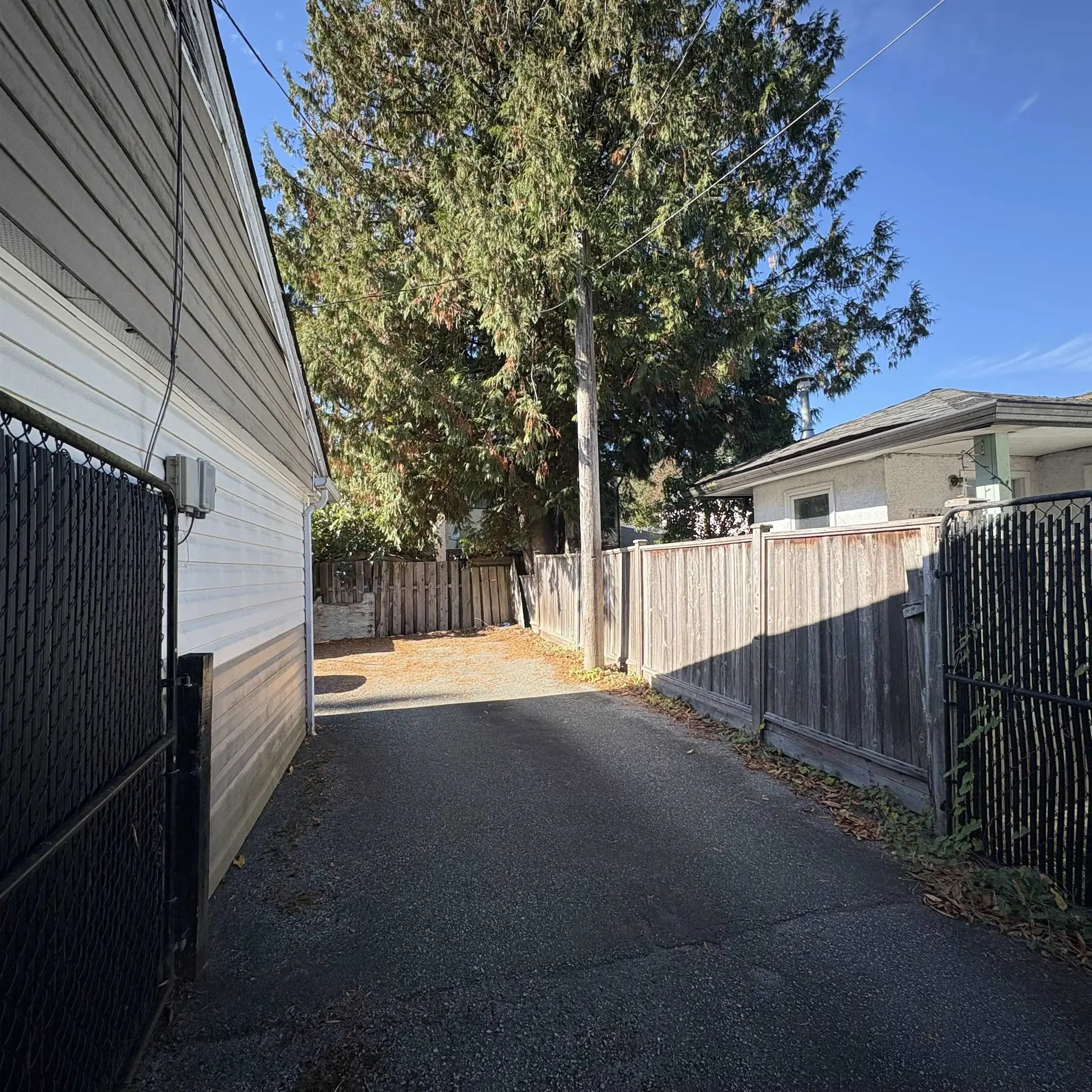 12129 222 Street - Image 14