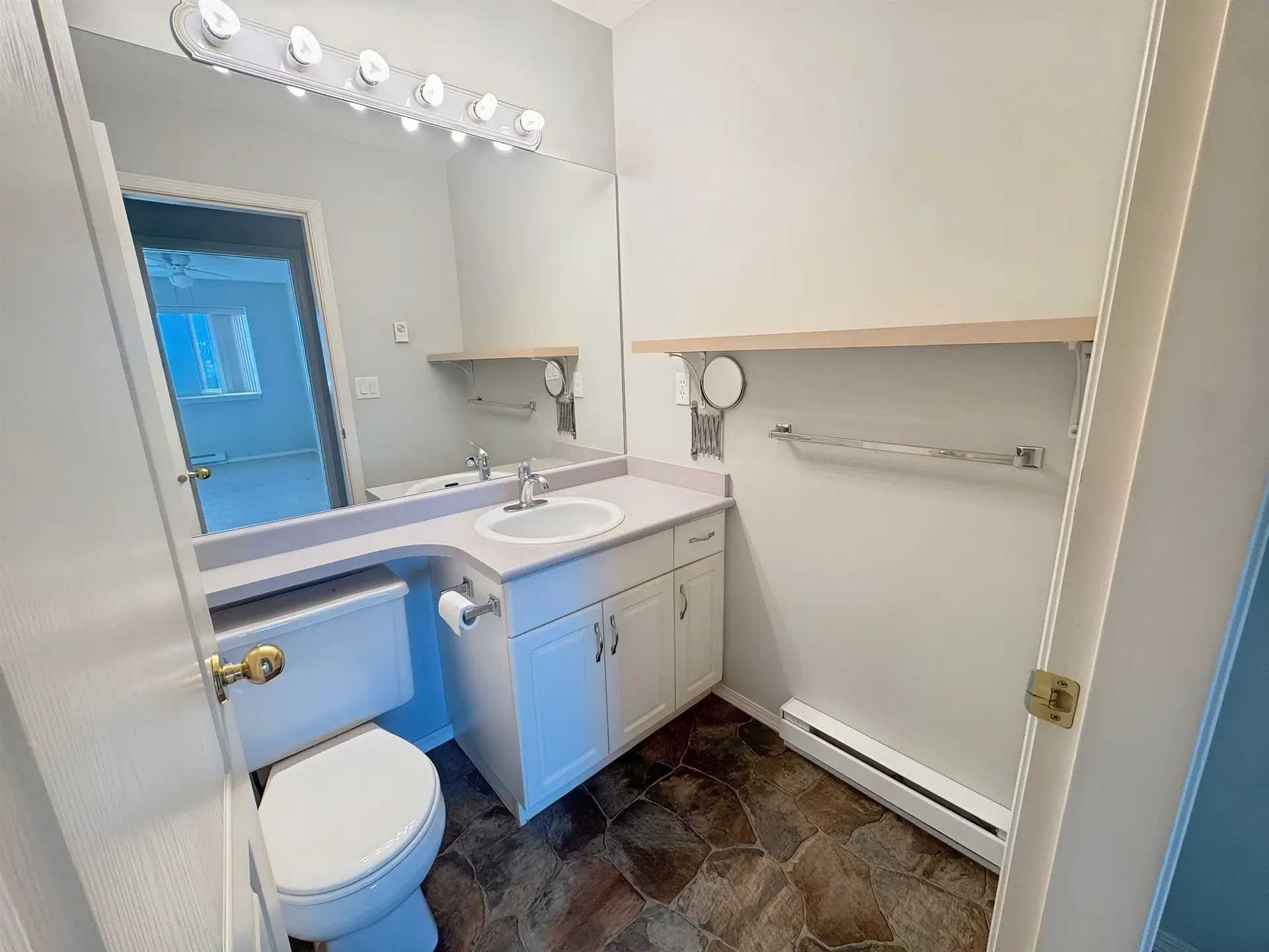 #404 45520 Knight Road - Image 16