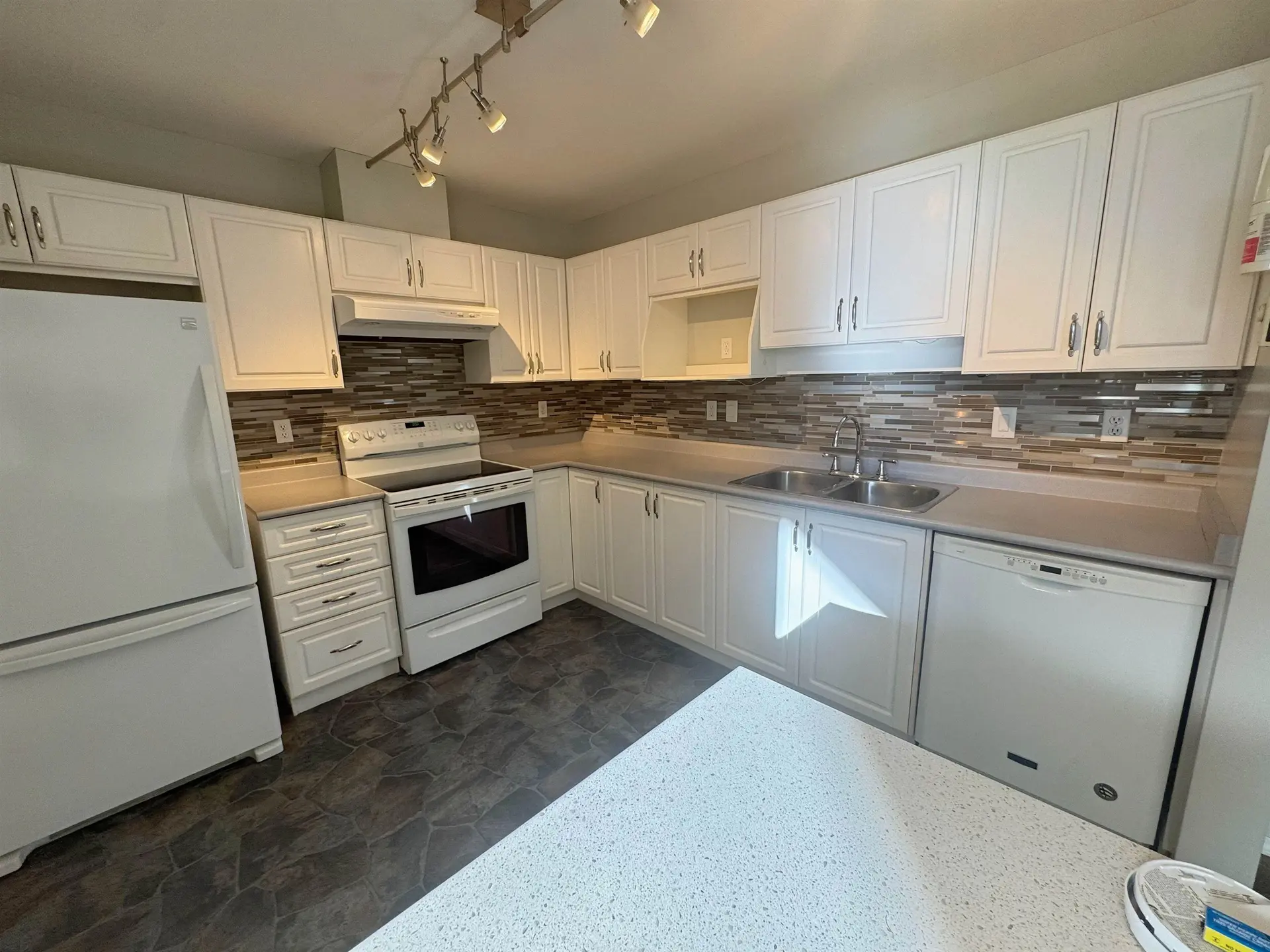 #404 45520 Knight Road - Image 11