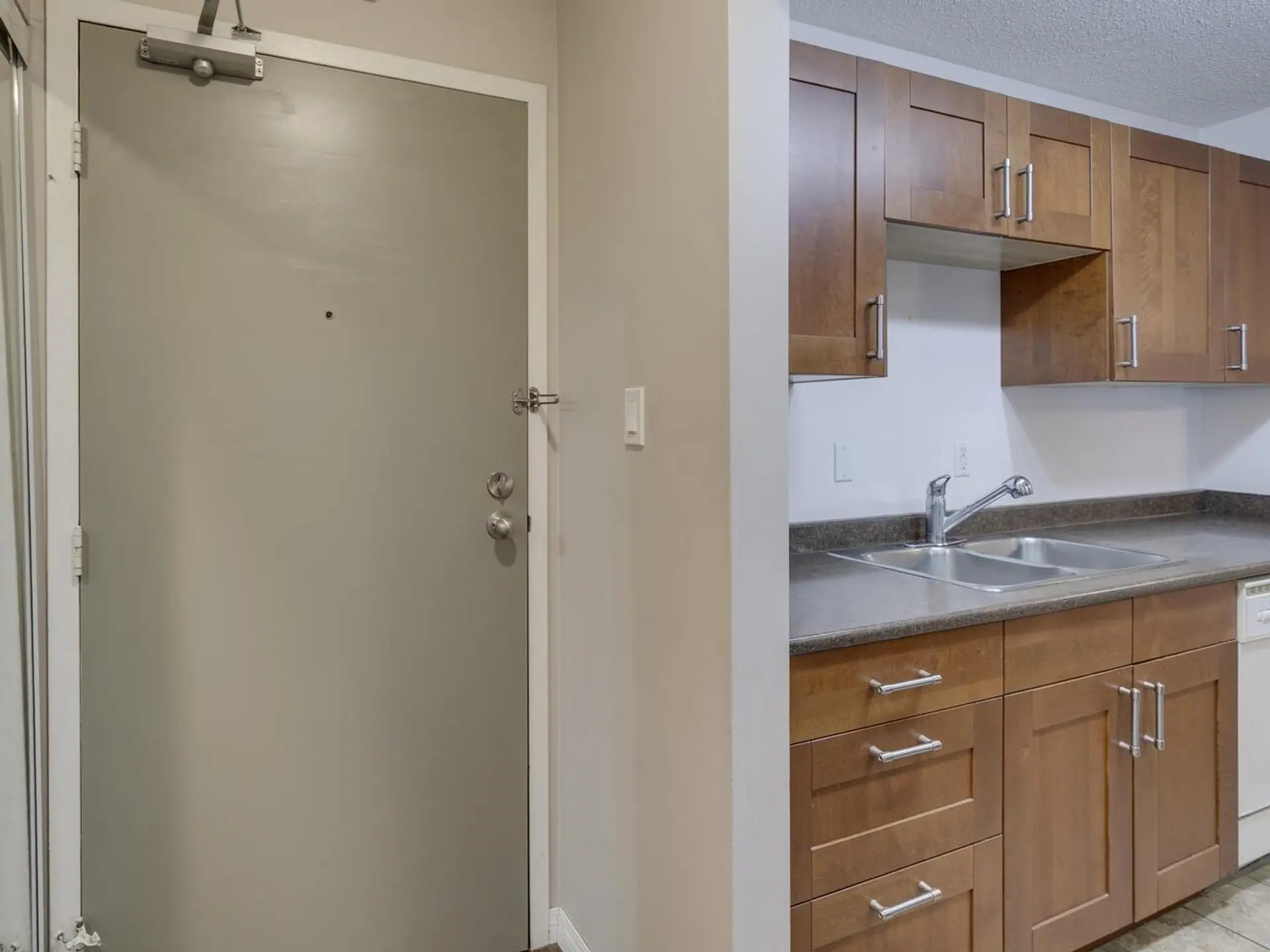 #208 275 W 2nd Street - Image 3
