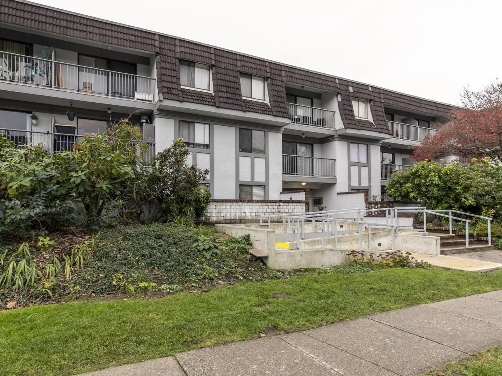 #208 275 W 2nd Street - Image 1