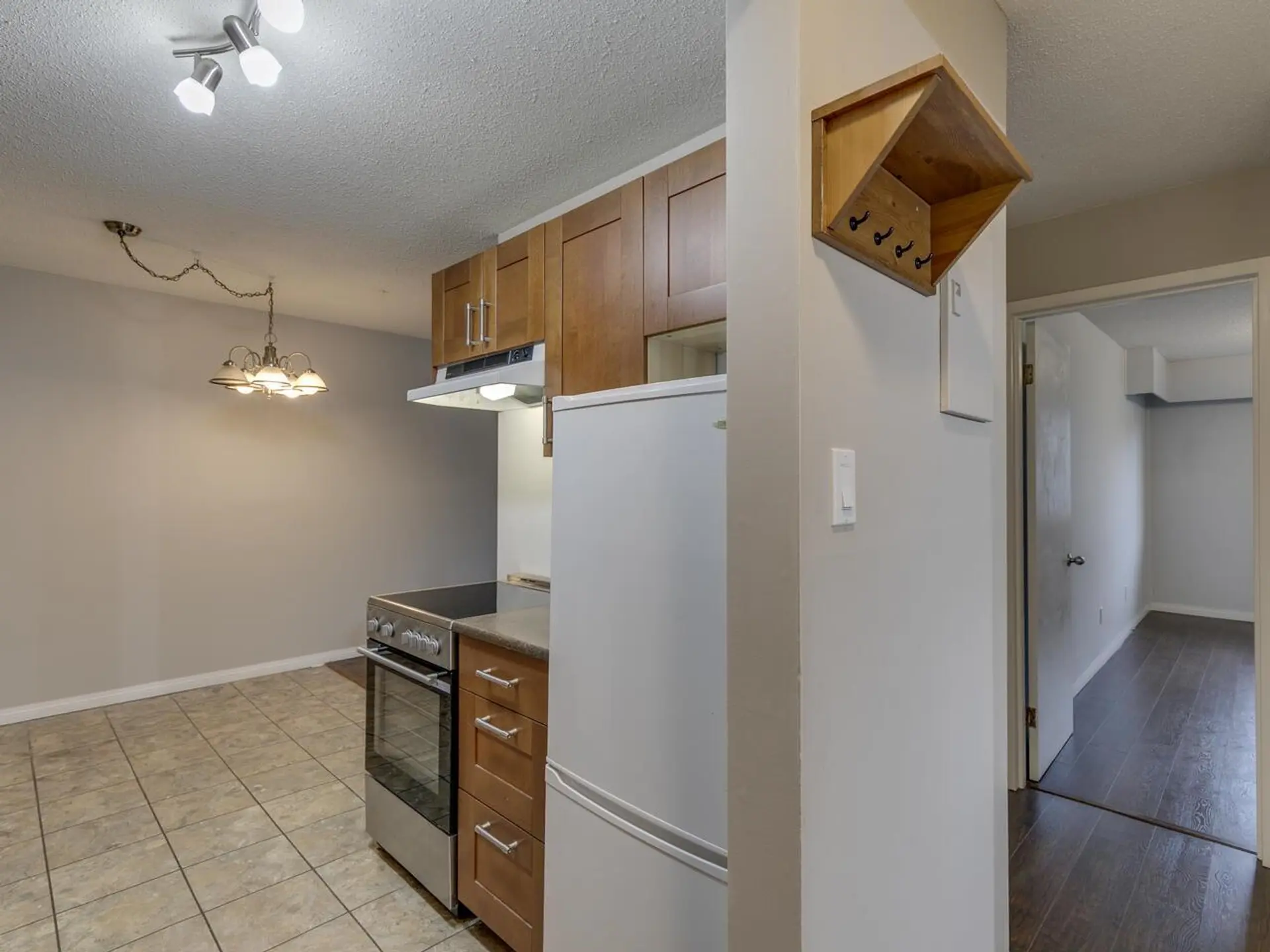 #208 275 W 2nd Street - Image 9