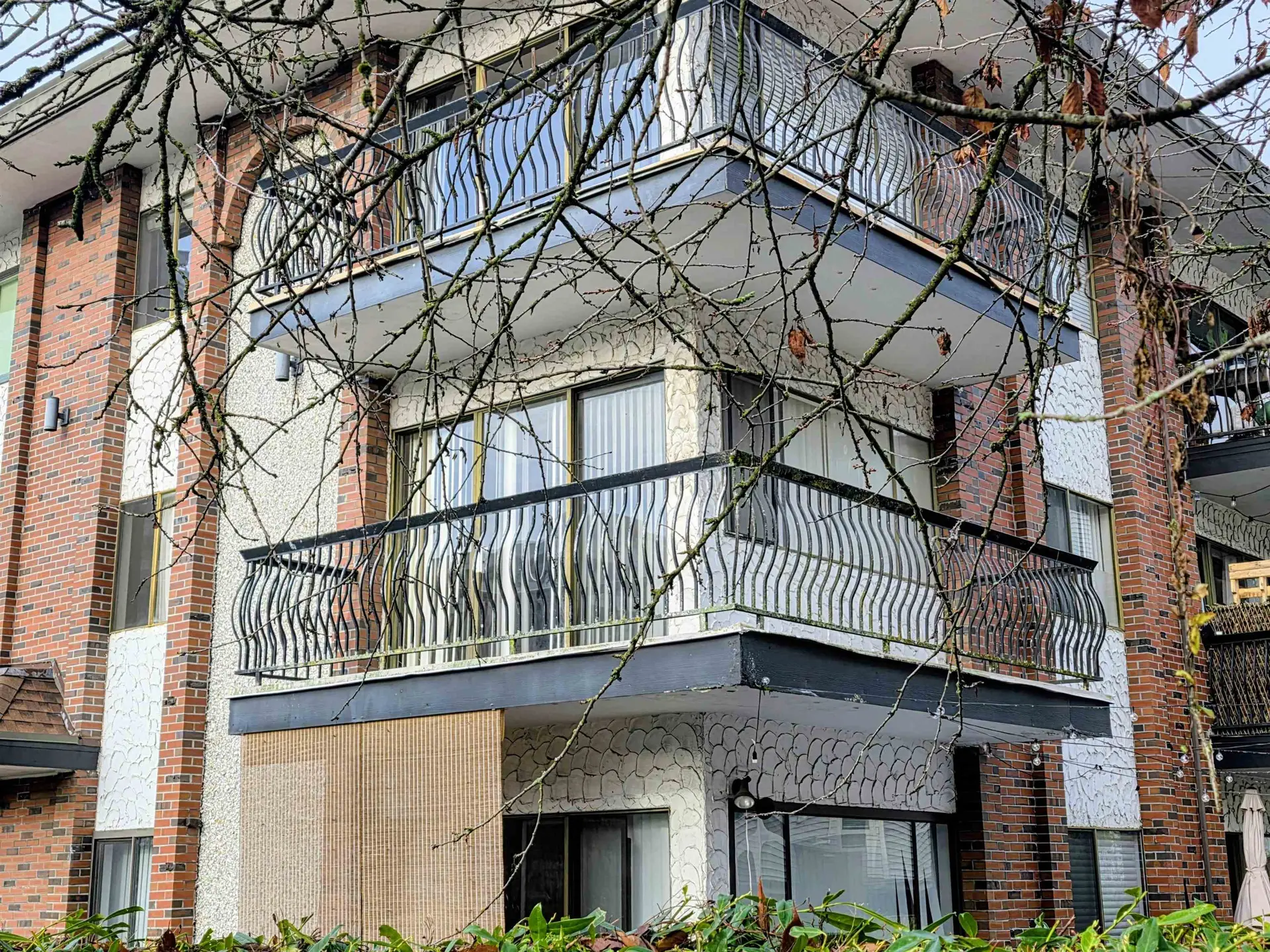 #208 214 E 15th Street - Image 5