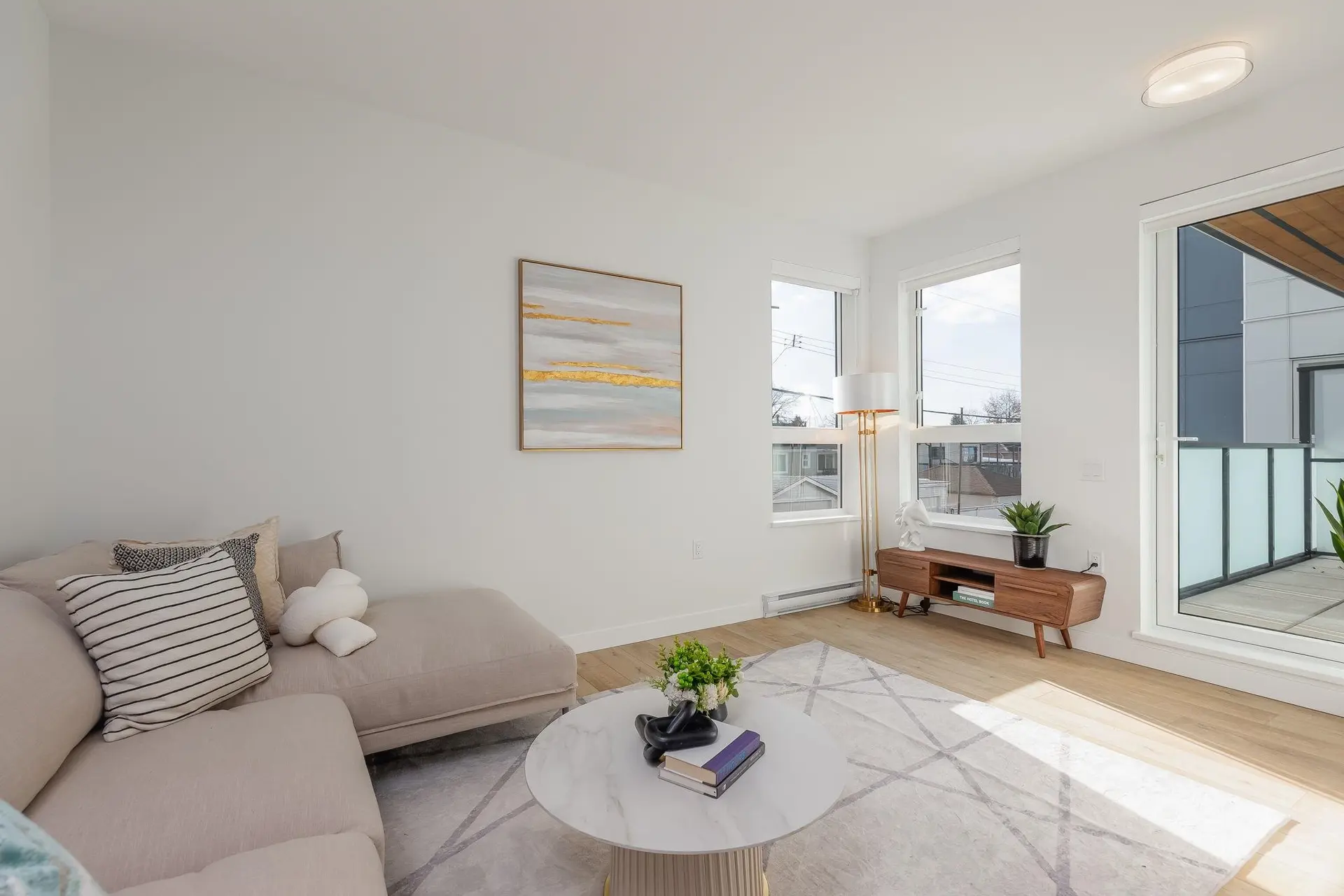 #303 4933 Clarendon Street - Image 2