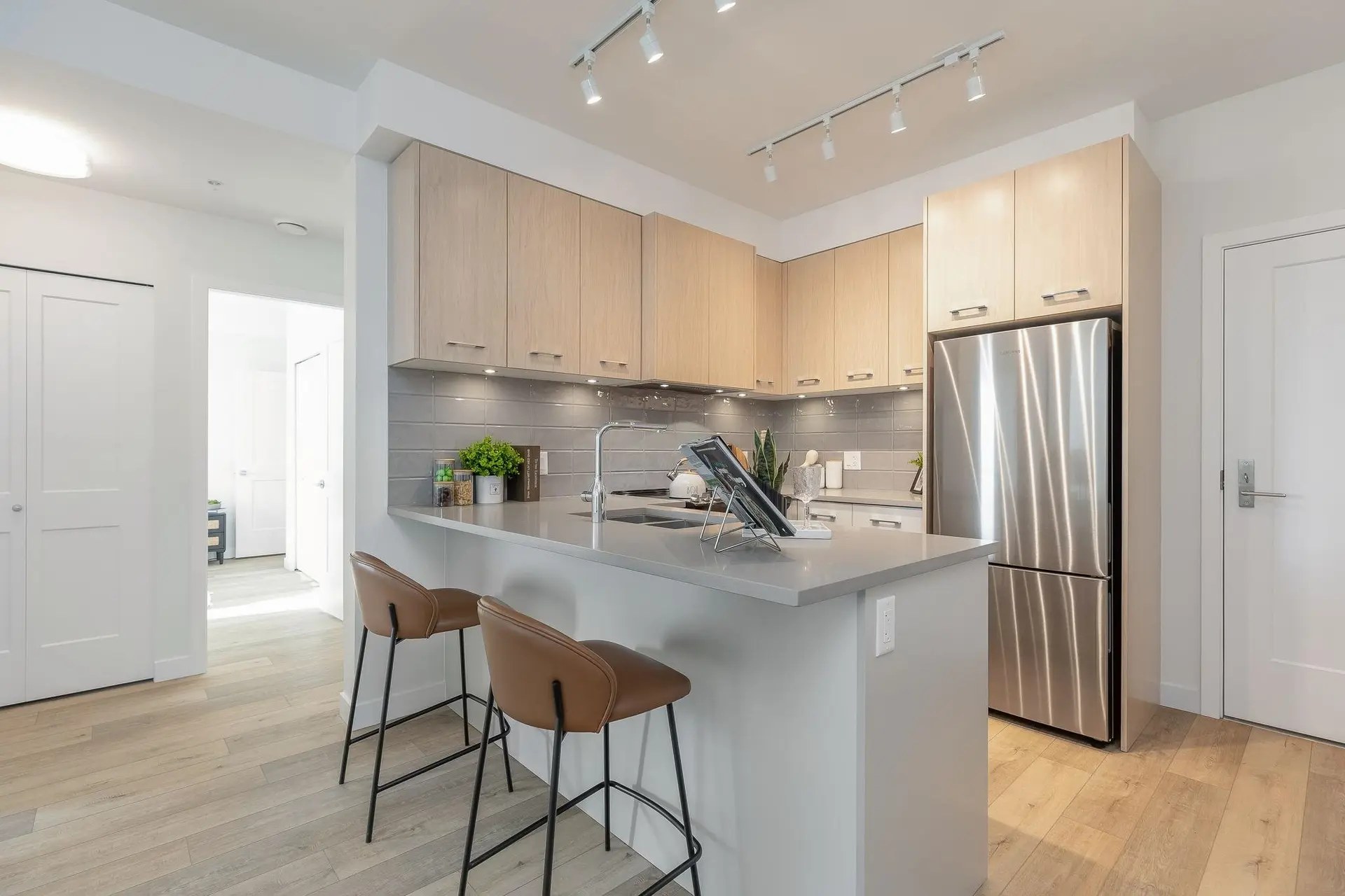 #303 4933 Clarendon Street - Image 4