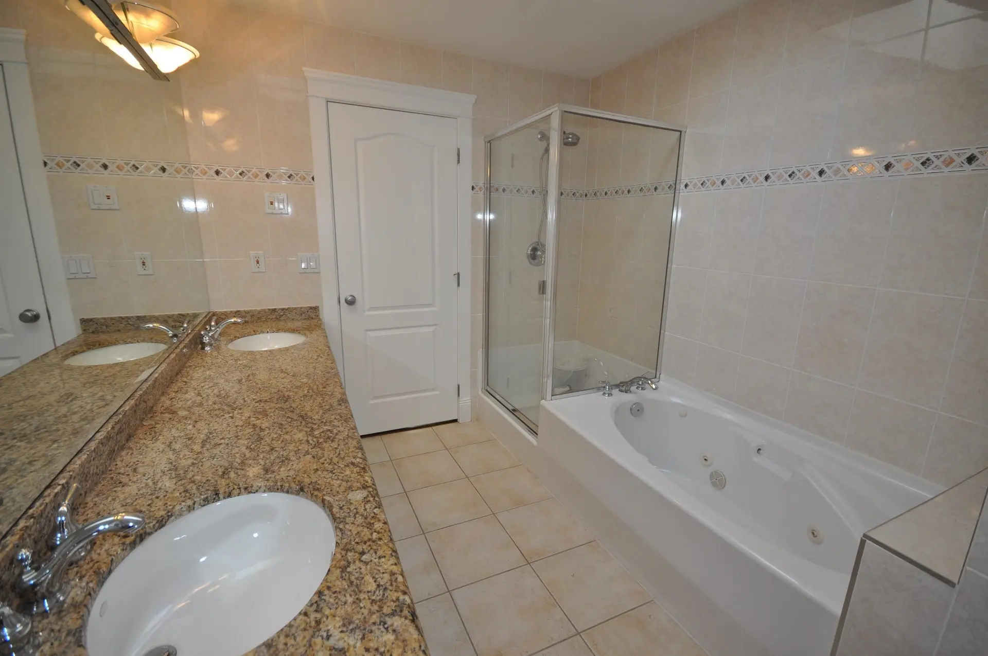 9211 No. 3 Road - Image 12
