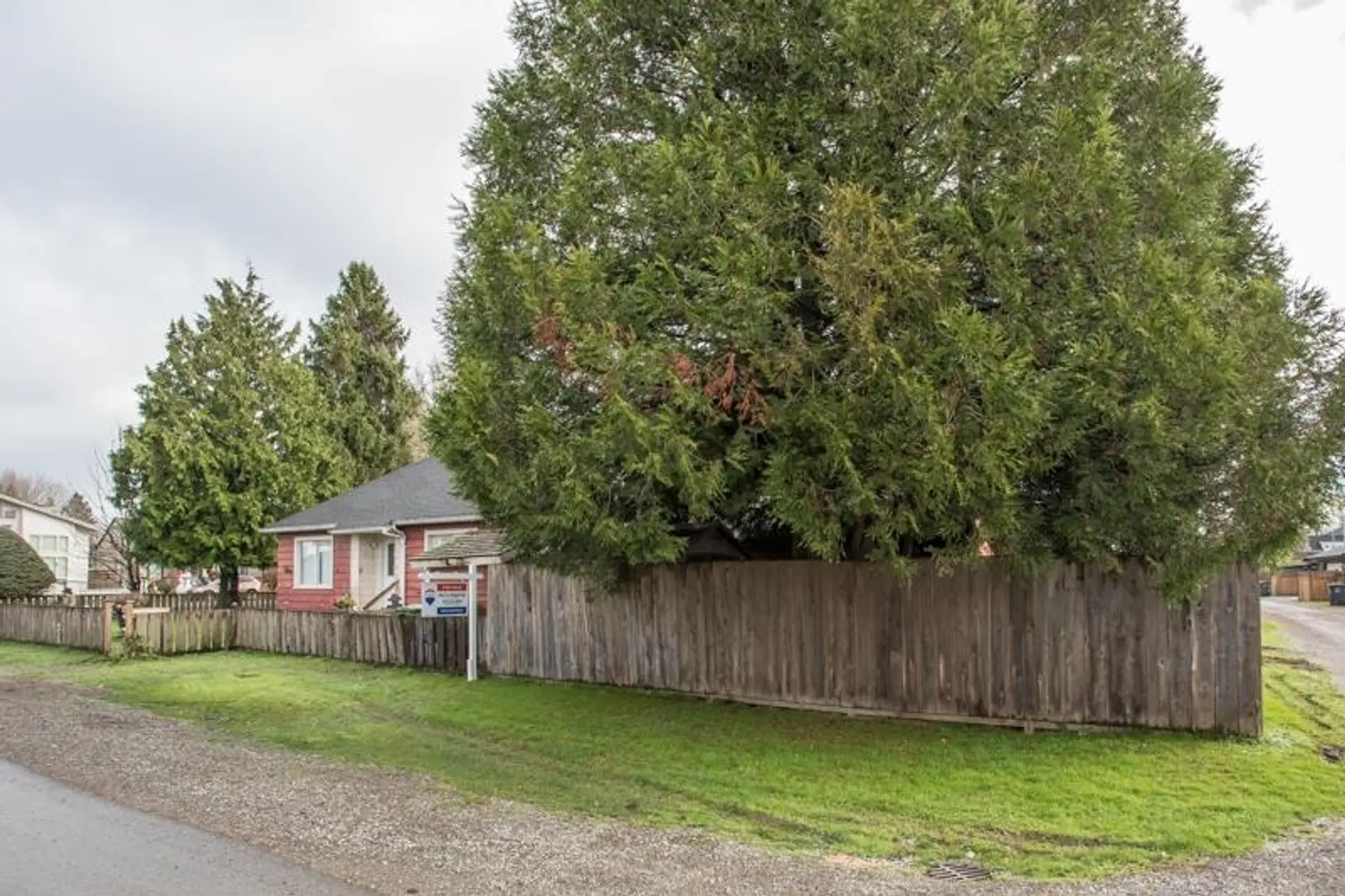 1700 Wellington Crescent - Image 12