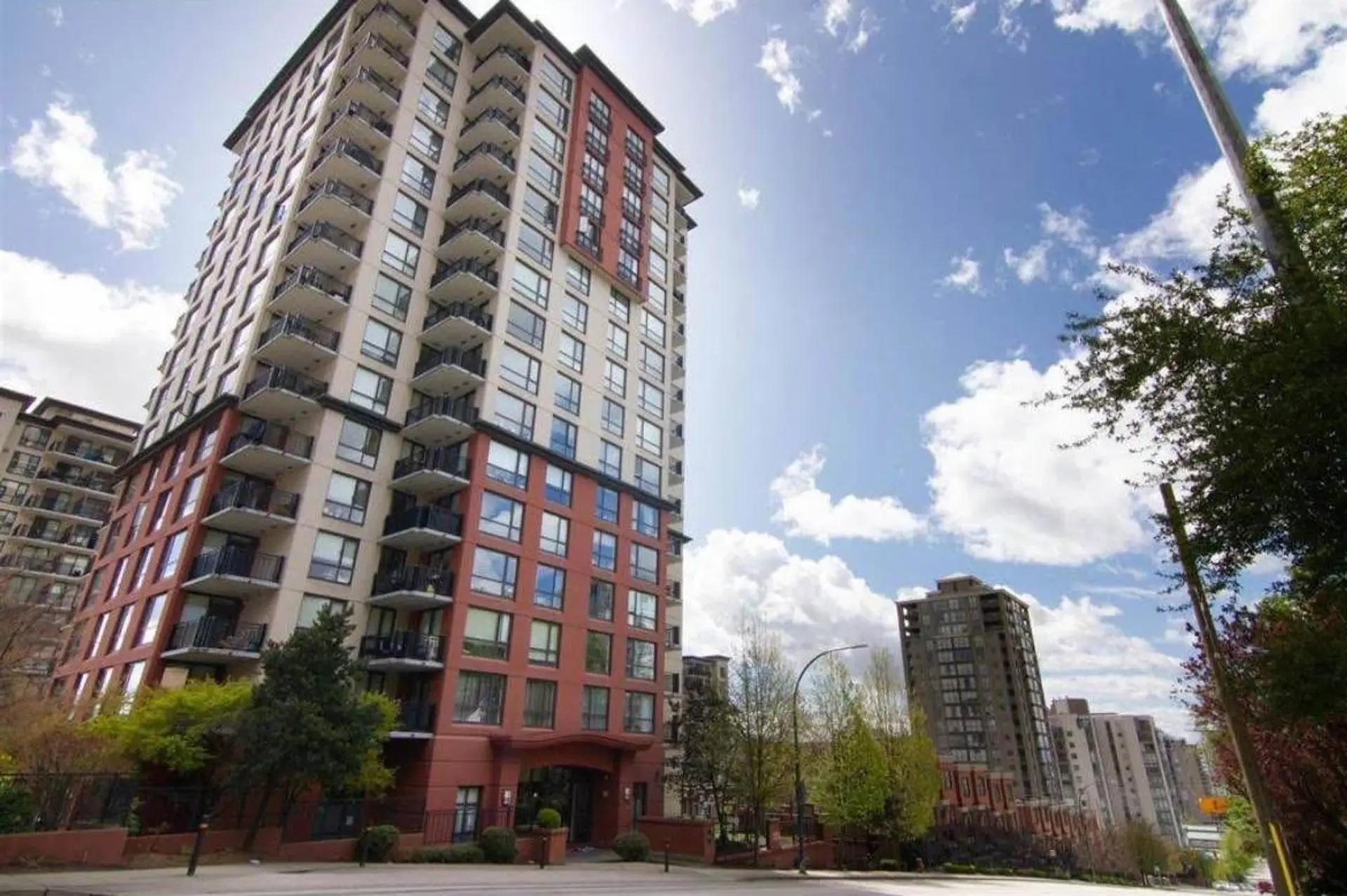 #307 814 Royal Avenue - Image 1