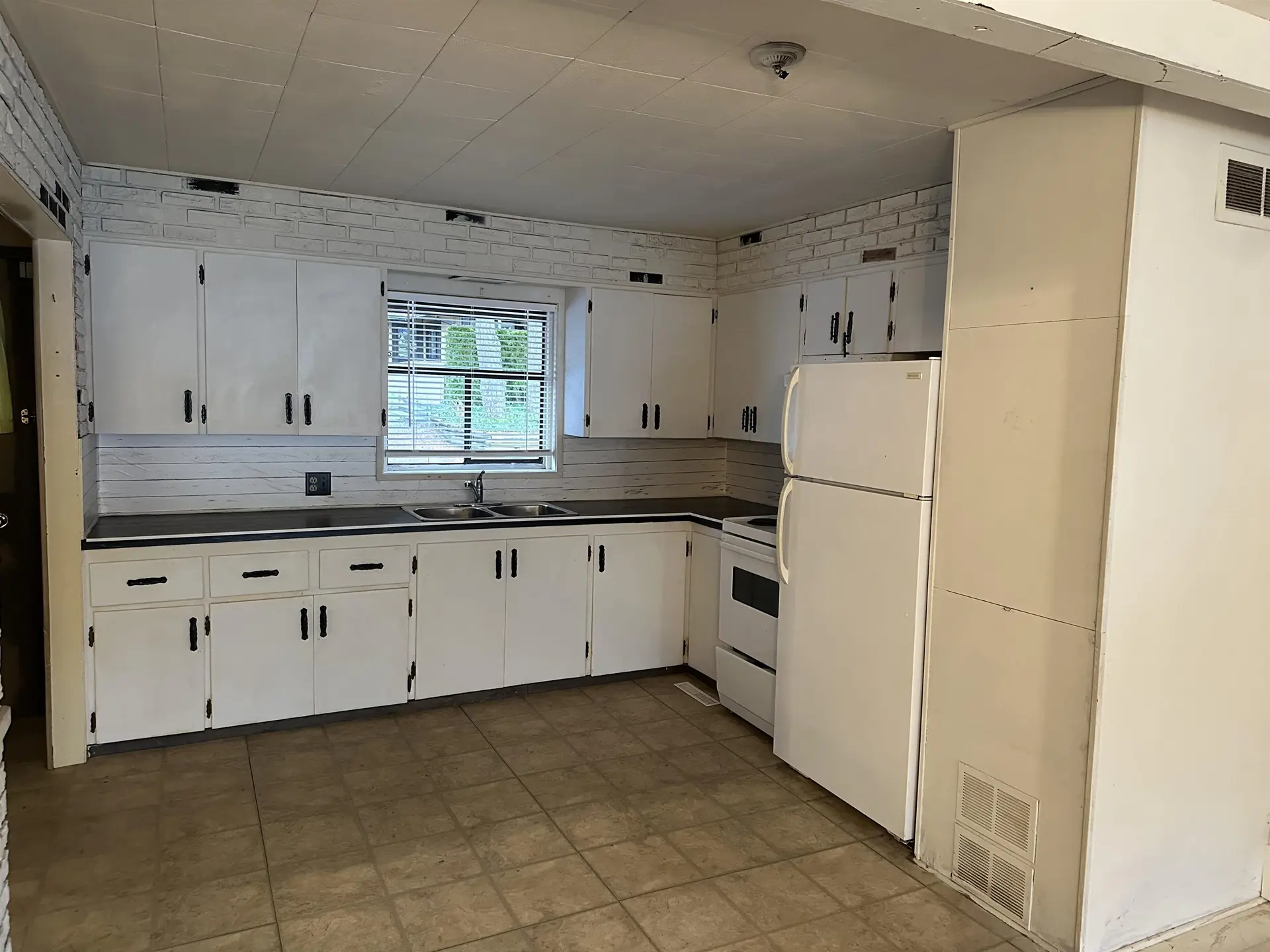 183 First Avenue - Image 6