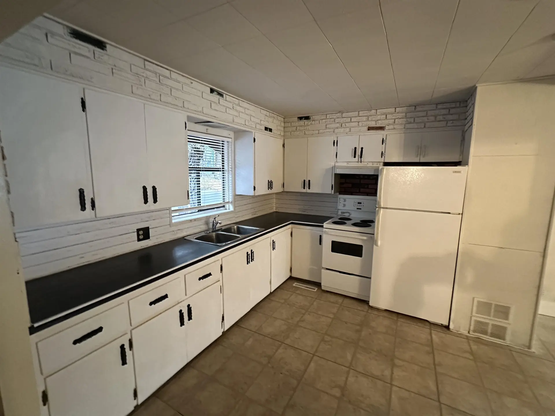 183 First Avenue - Image 7