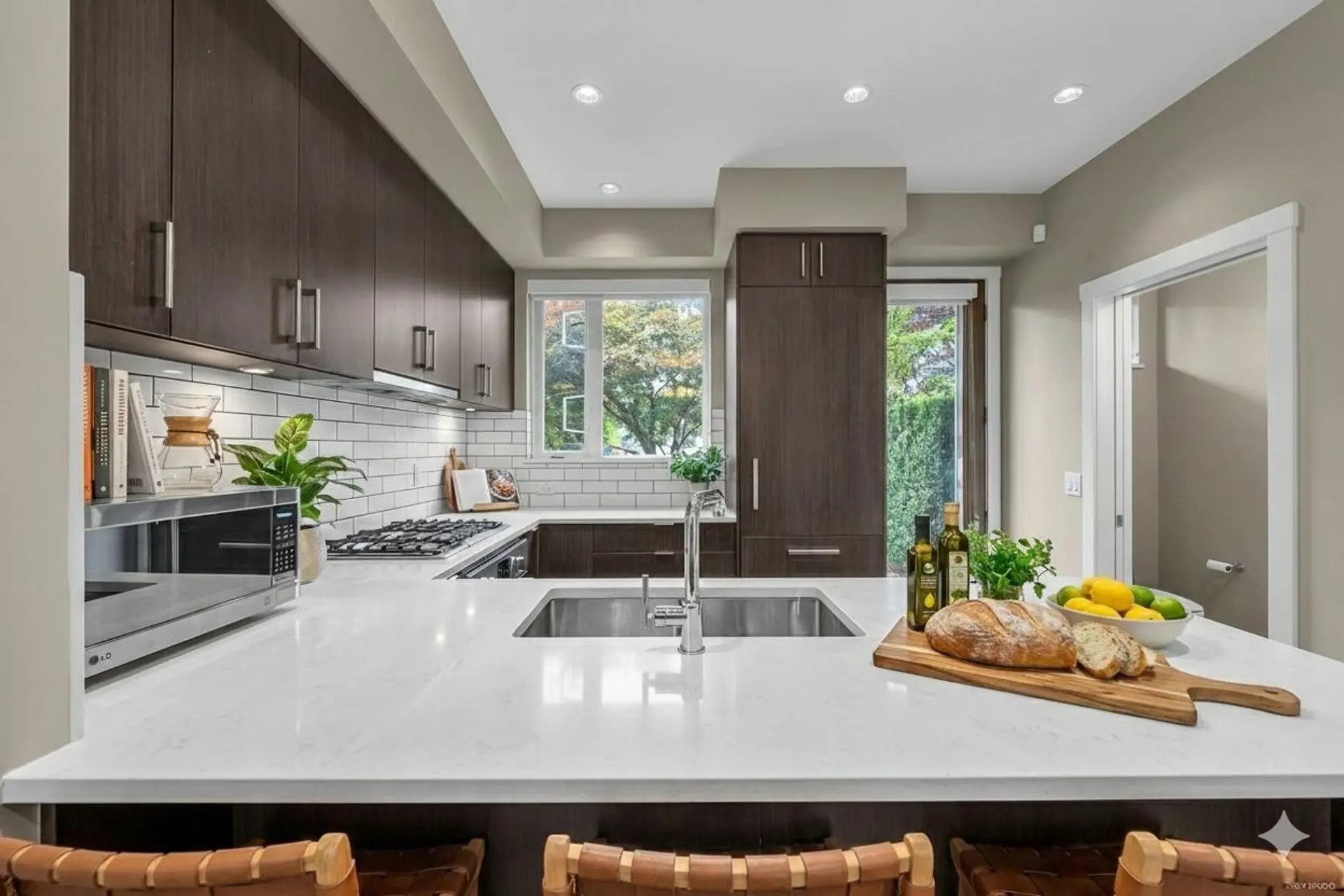 5502 Oak Street - Image 2