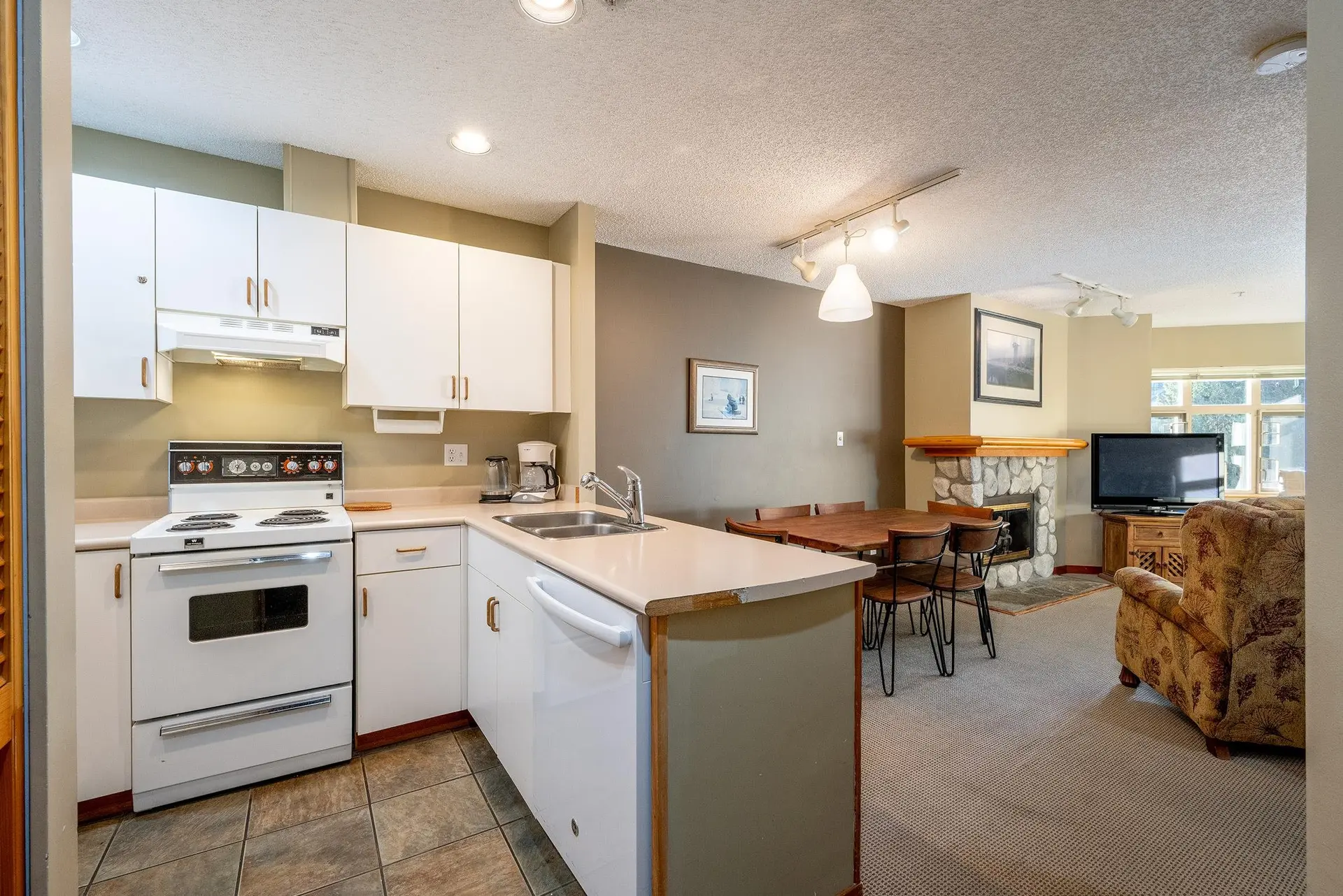 #322 2050 Lake Placid Road - Image 9