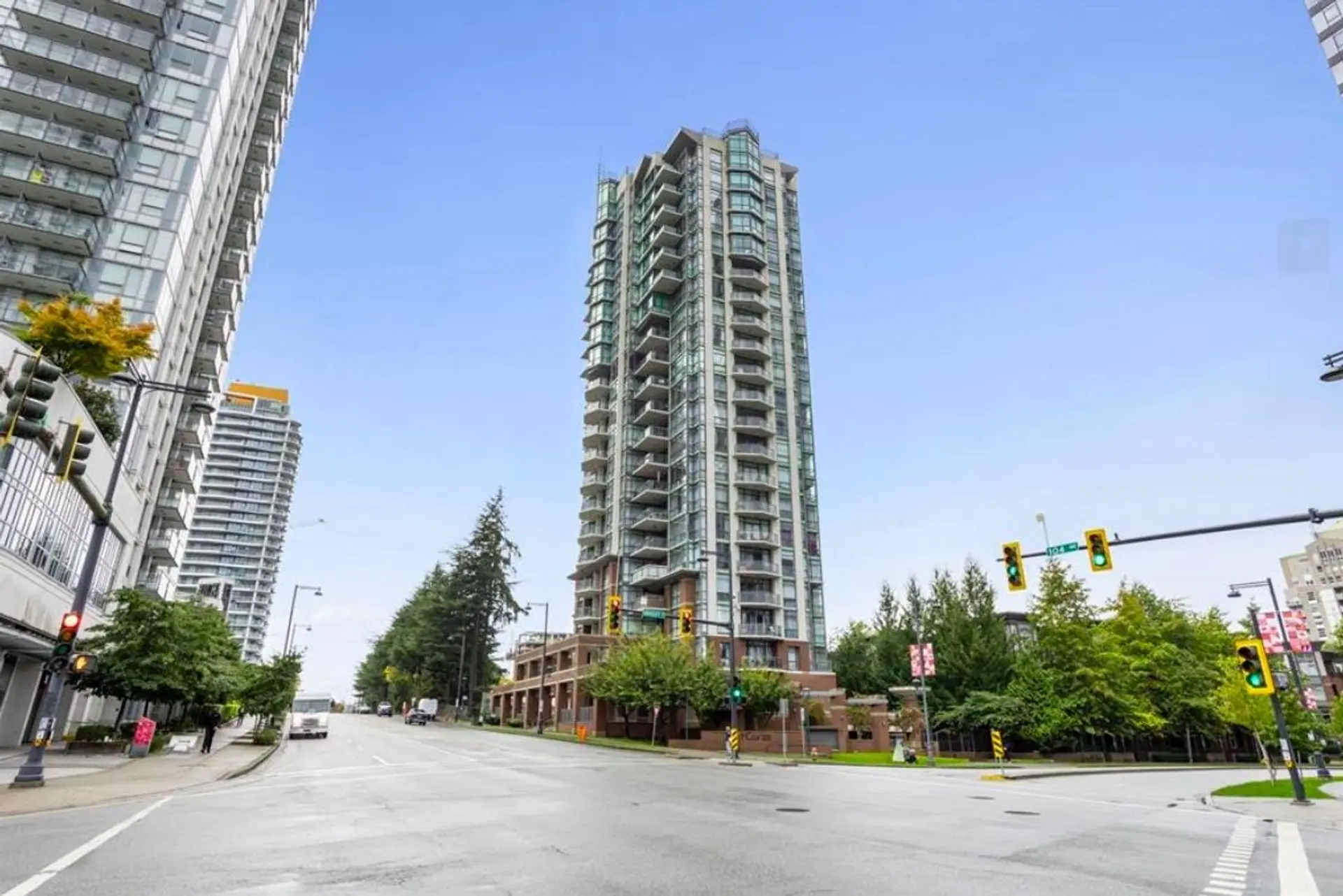 #801 13399 104 Avenue - Image 2