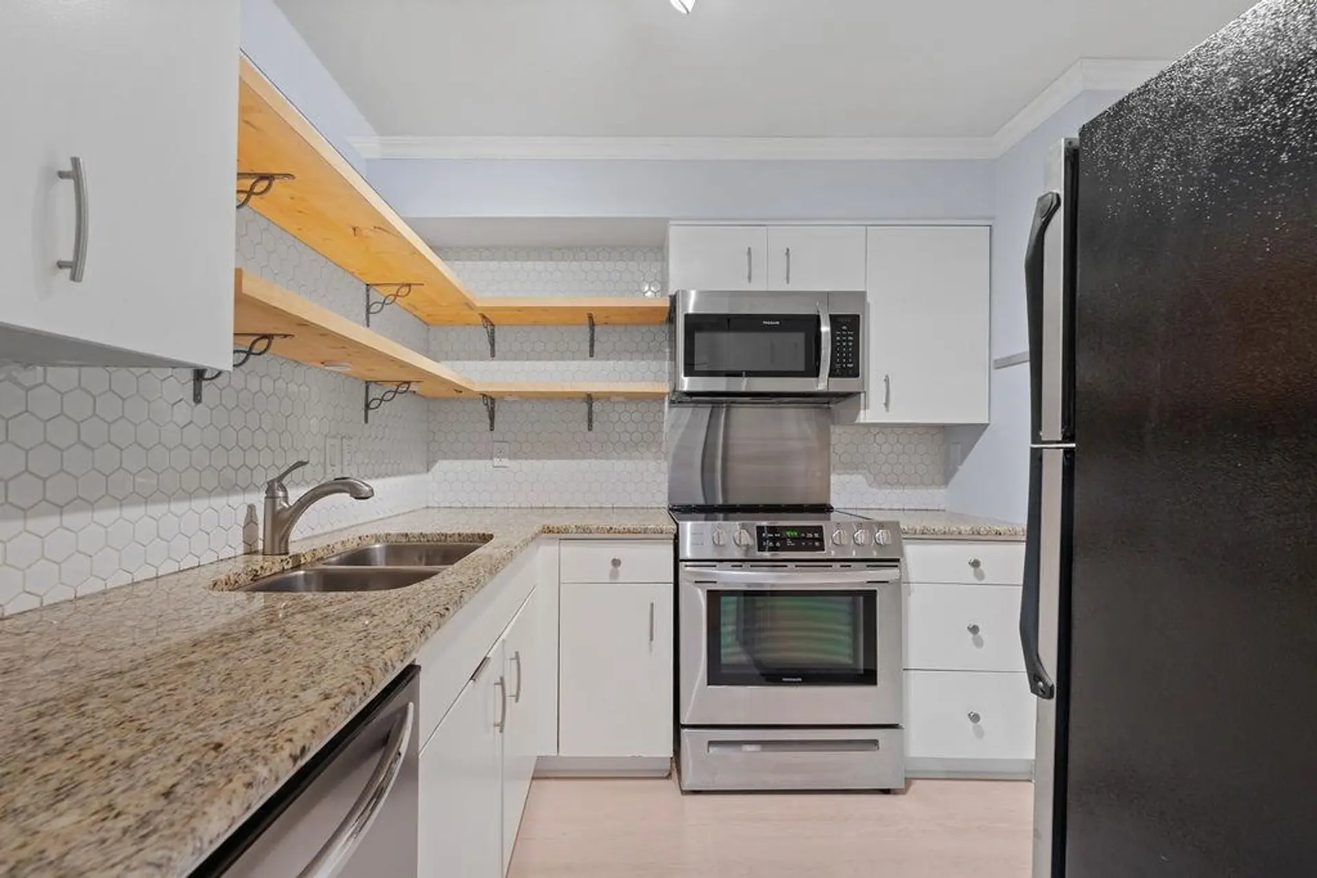 #203 1665 Arbutus Street - Image 2