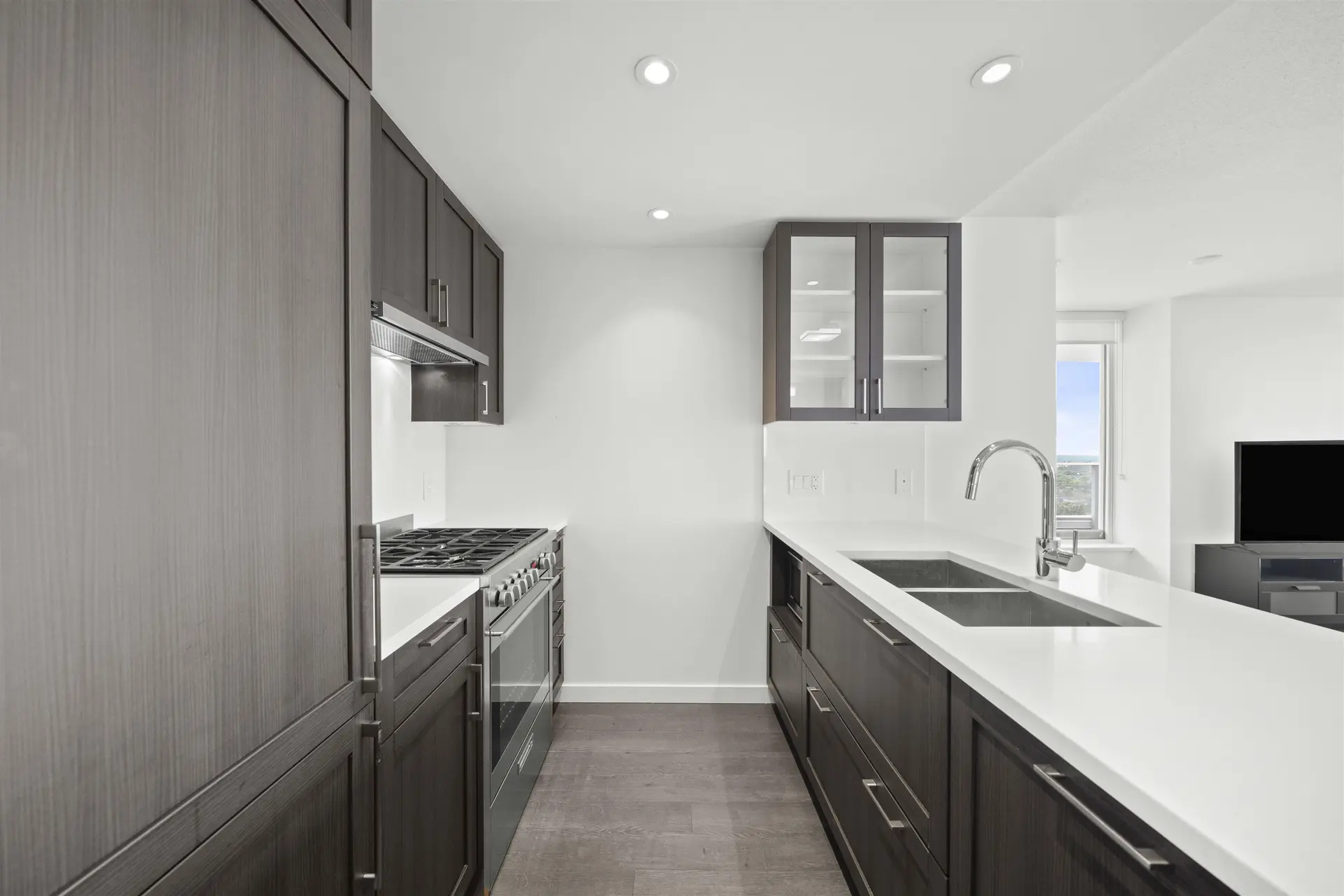 #2709 5515 Boundary Road - Image 2