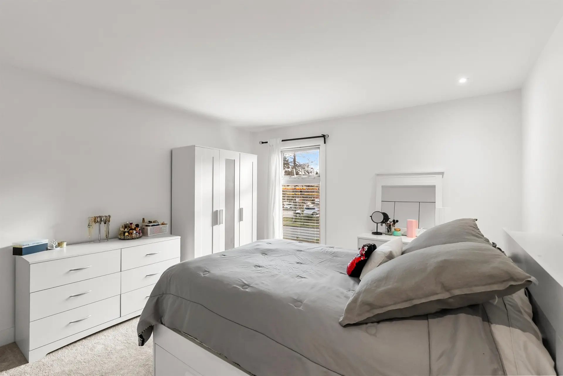 #204 5553 16 Avenue - Image 11