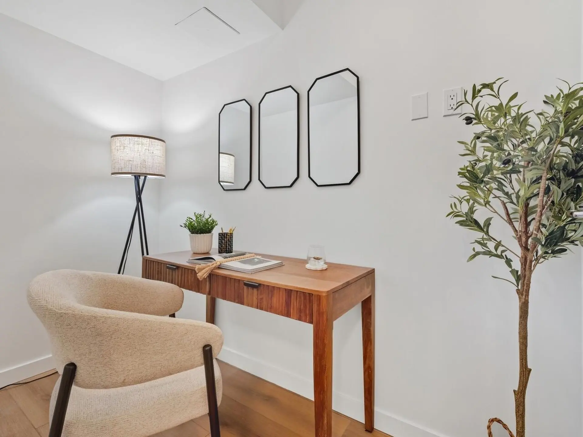 #1407 1003 Pacific Street - Image 9
