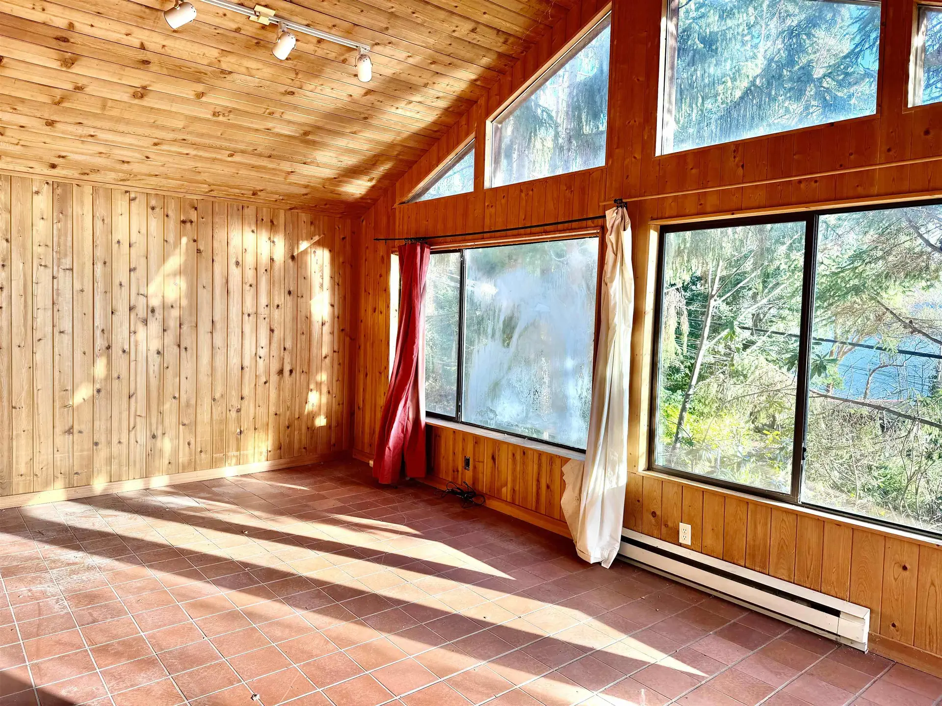 619 Marine Drive - Image 2