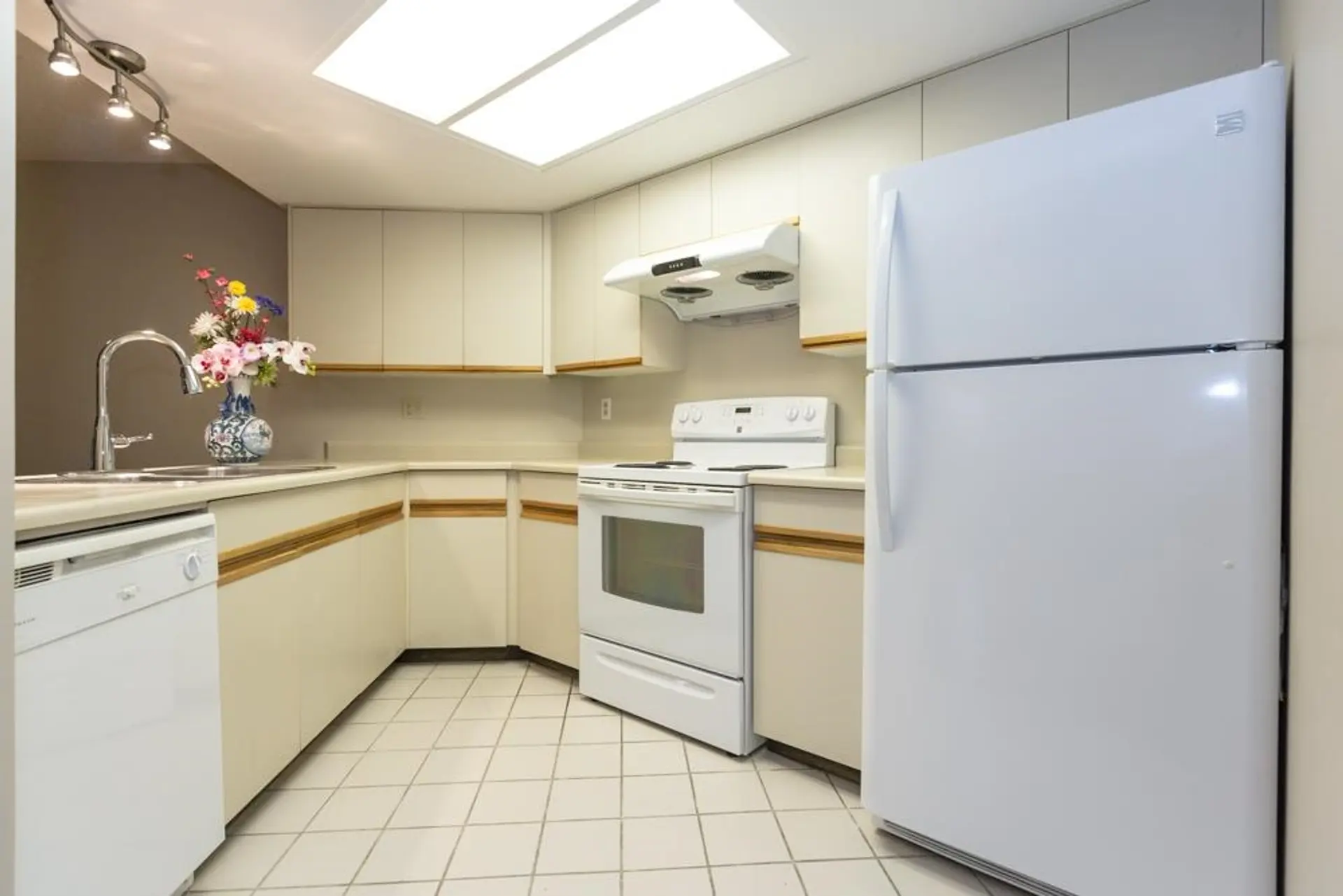 #109 2925 Glen Drive - Image 5