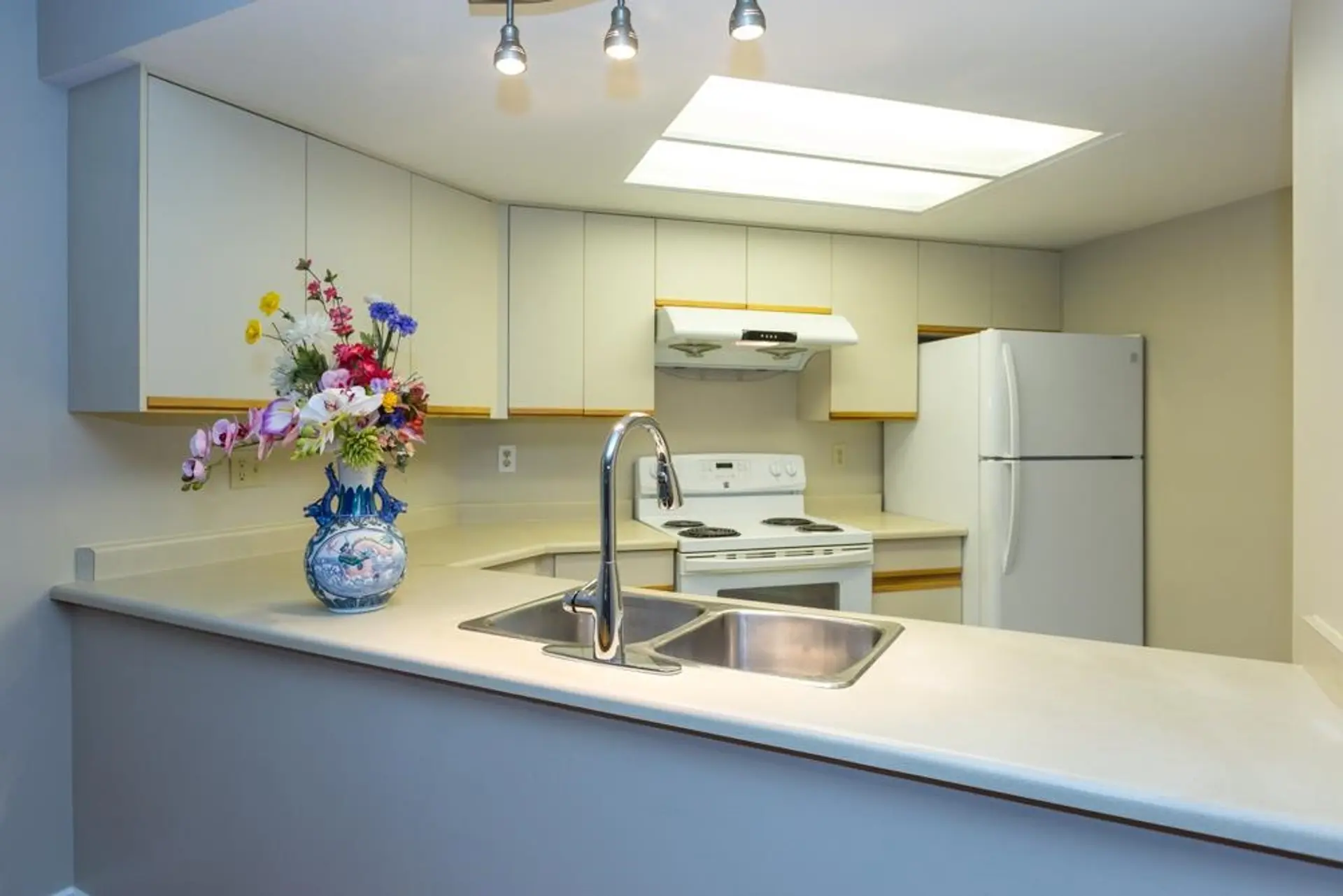 #109 2925 Glen Drive - Image 10