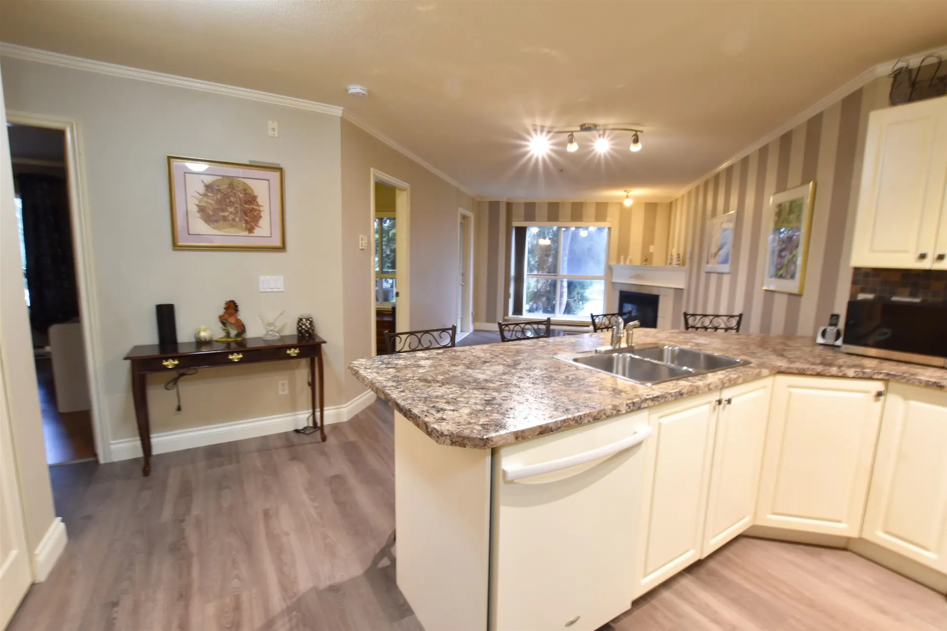#206 22230 North Avenue - Image 6