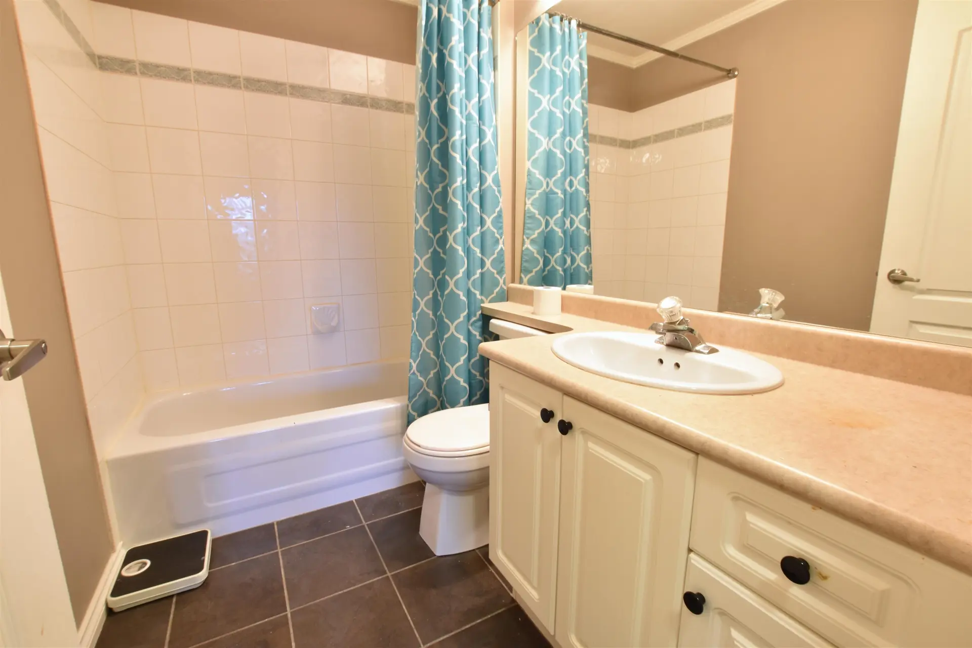 #206 22230 North Avenue - Image 12