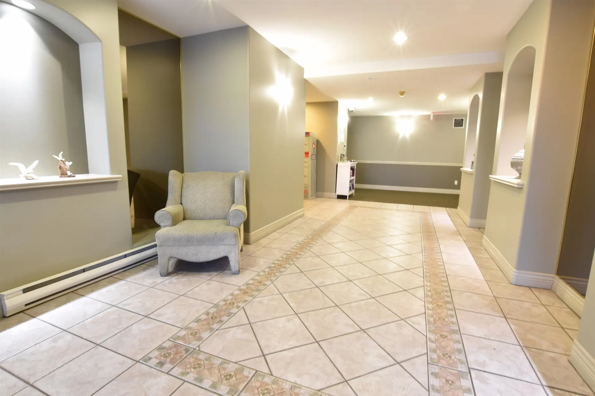 #206 22230 North Avenue - Image 15
