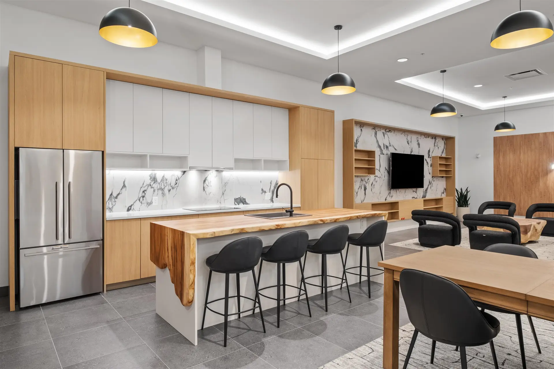 #665 422 E 3rd Street - Image 11