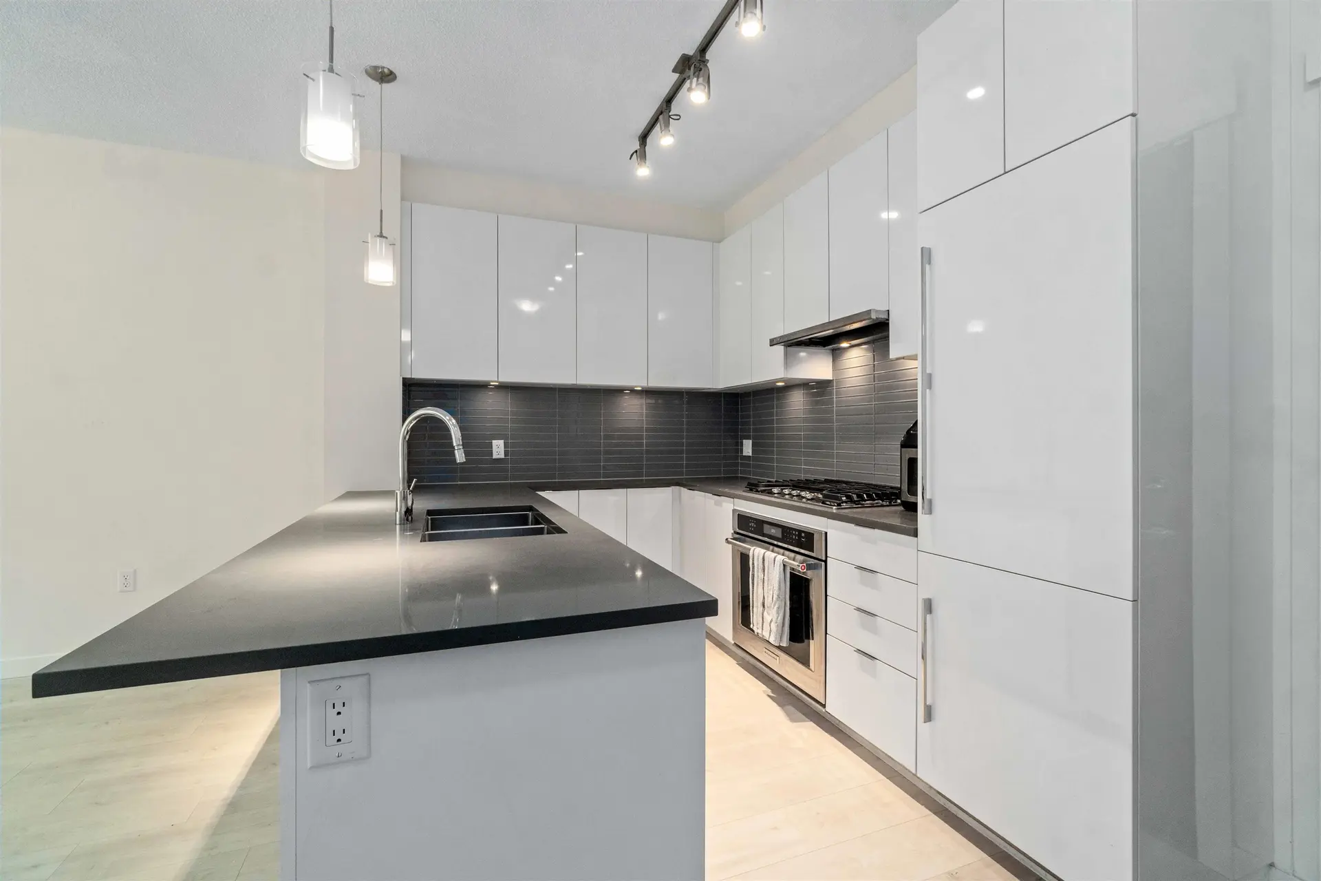#106 9388 Tomicki Avenue - Image 4