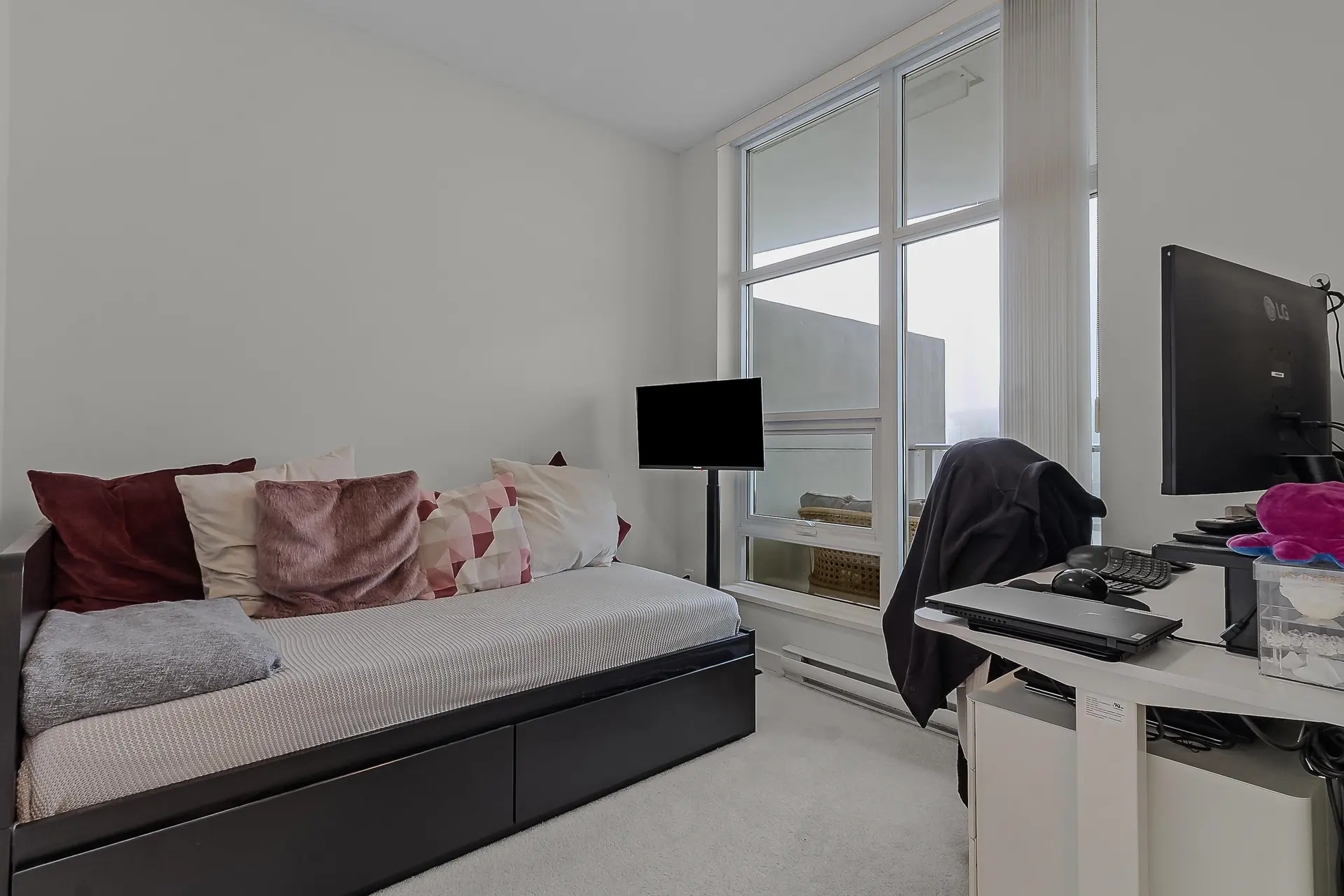 #3702 4880 Bennett Street - Image 9