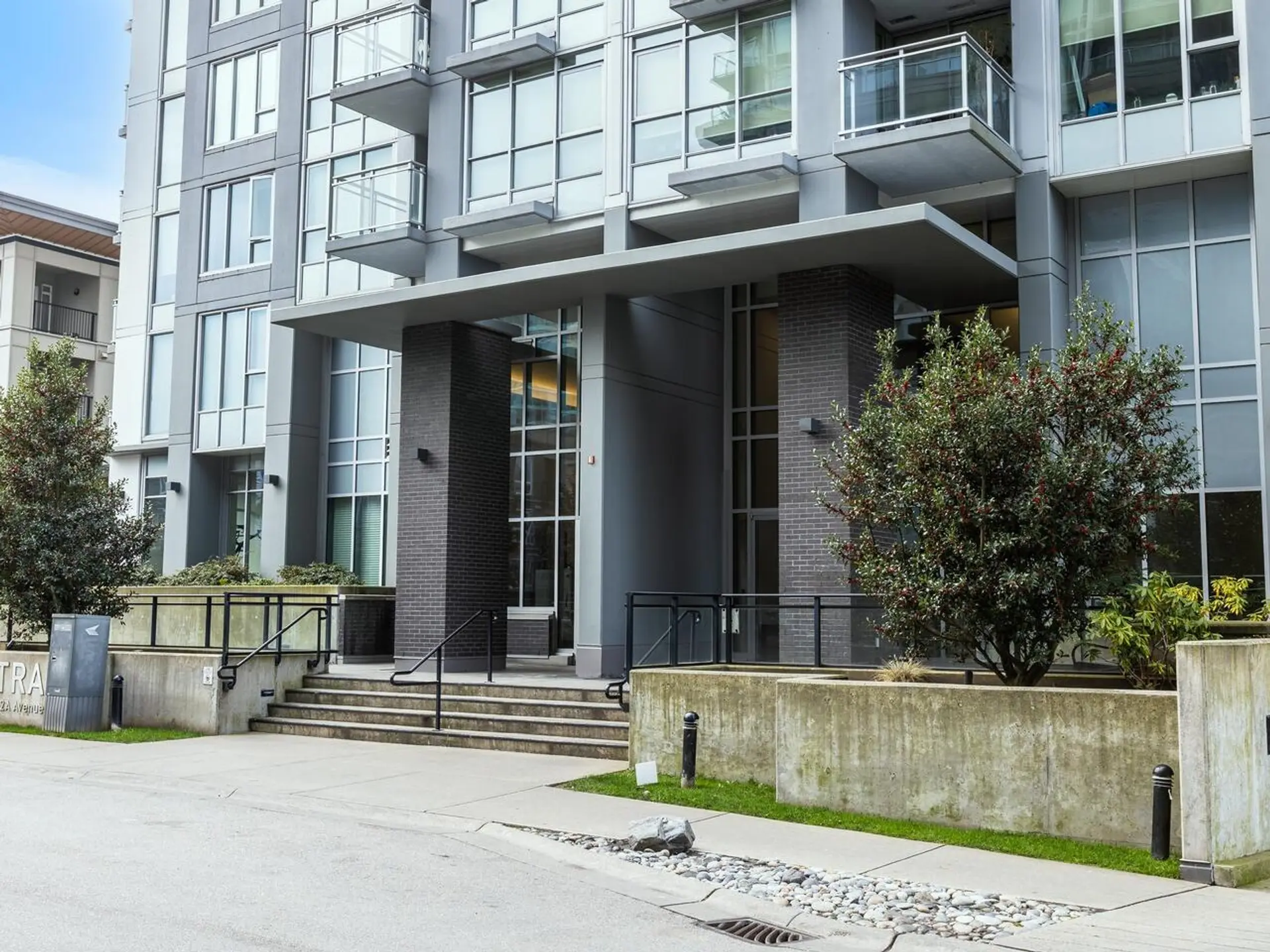 #802 13325 102a Avenue - Image 2
