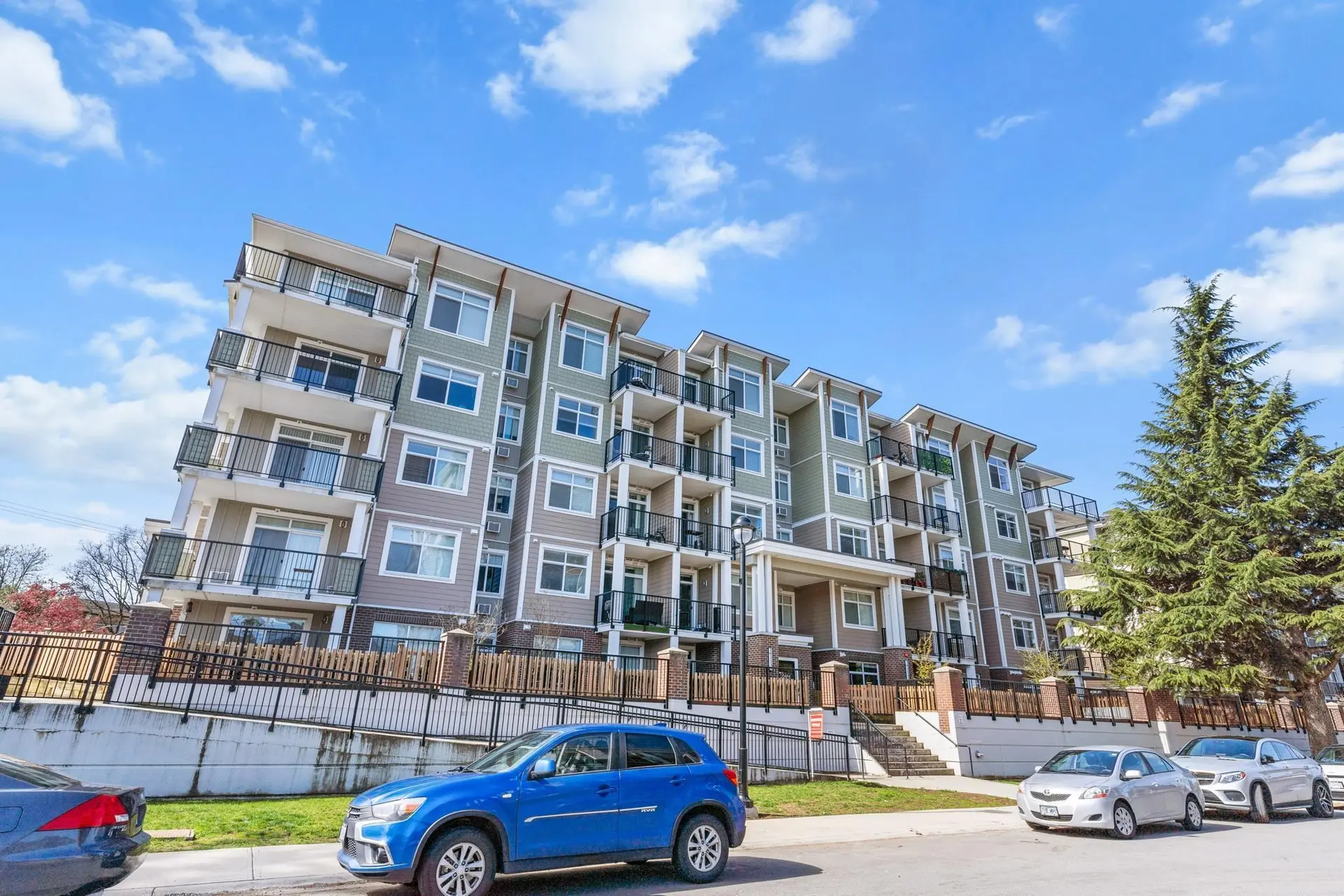 #312 20696 Eastleigh Crescent - Image 2