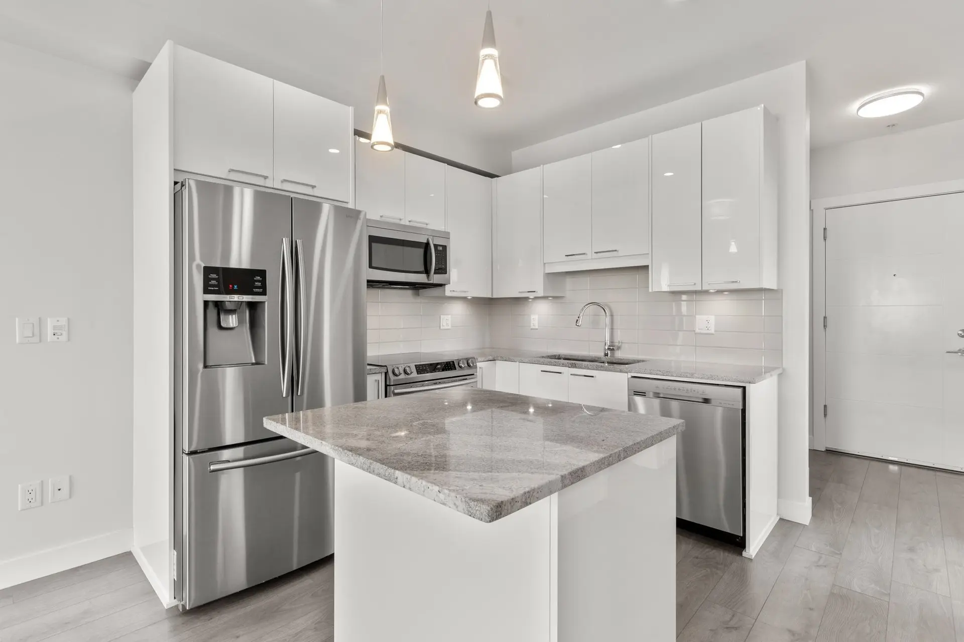 #312 20696 Eastleigh Crescent - Image 3