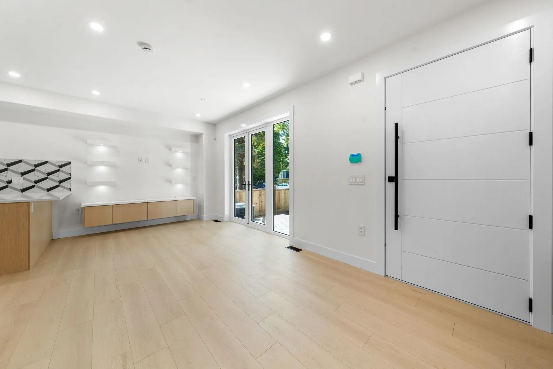 #1 3425 Archimedes Street - Image 7