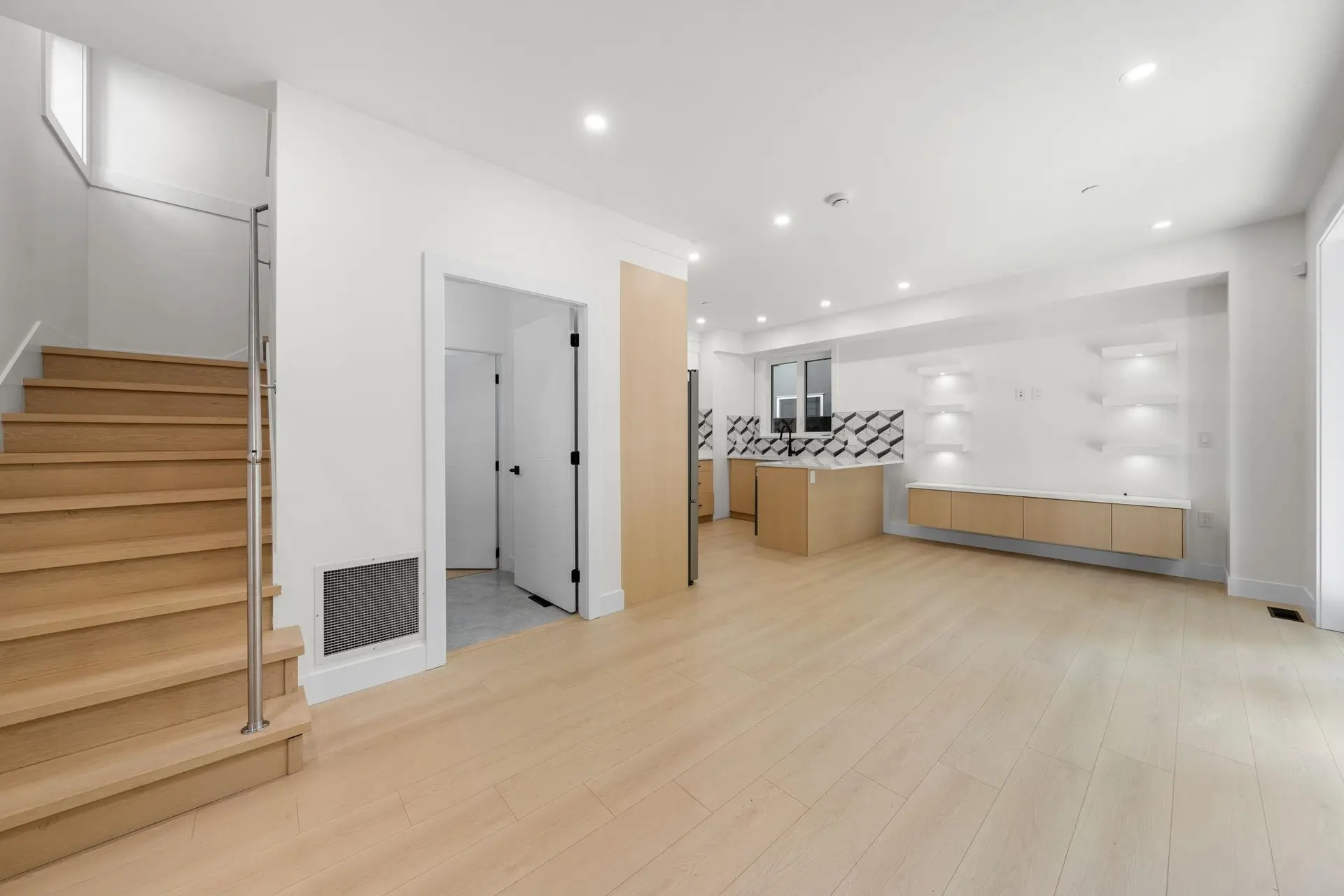 #1 3425 Archimedes Street - Image 9