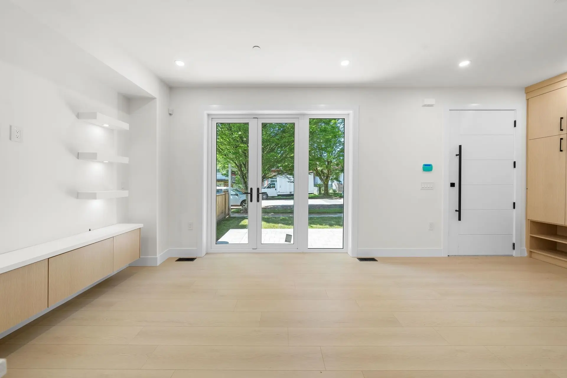 #1 3425 Archimedes Street - Image 4