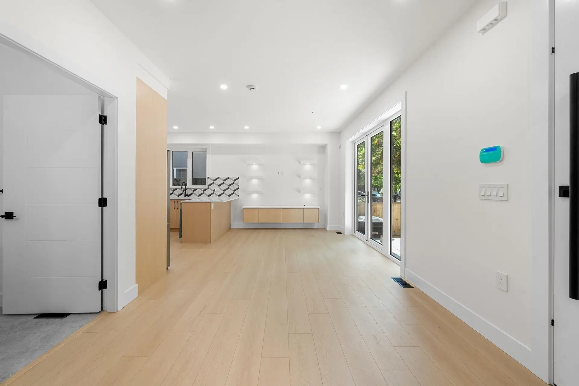 #1 3425 Archimedes Street - Image 8
