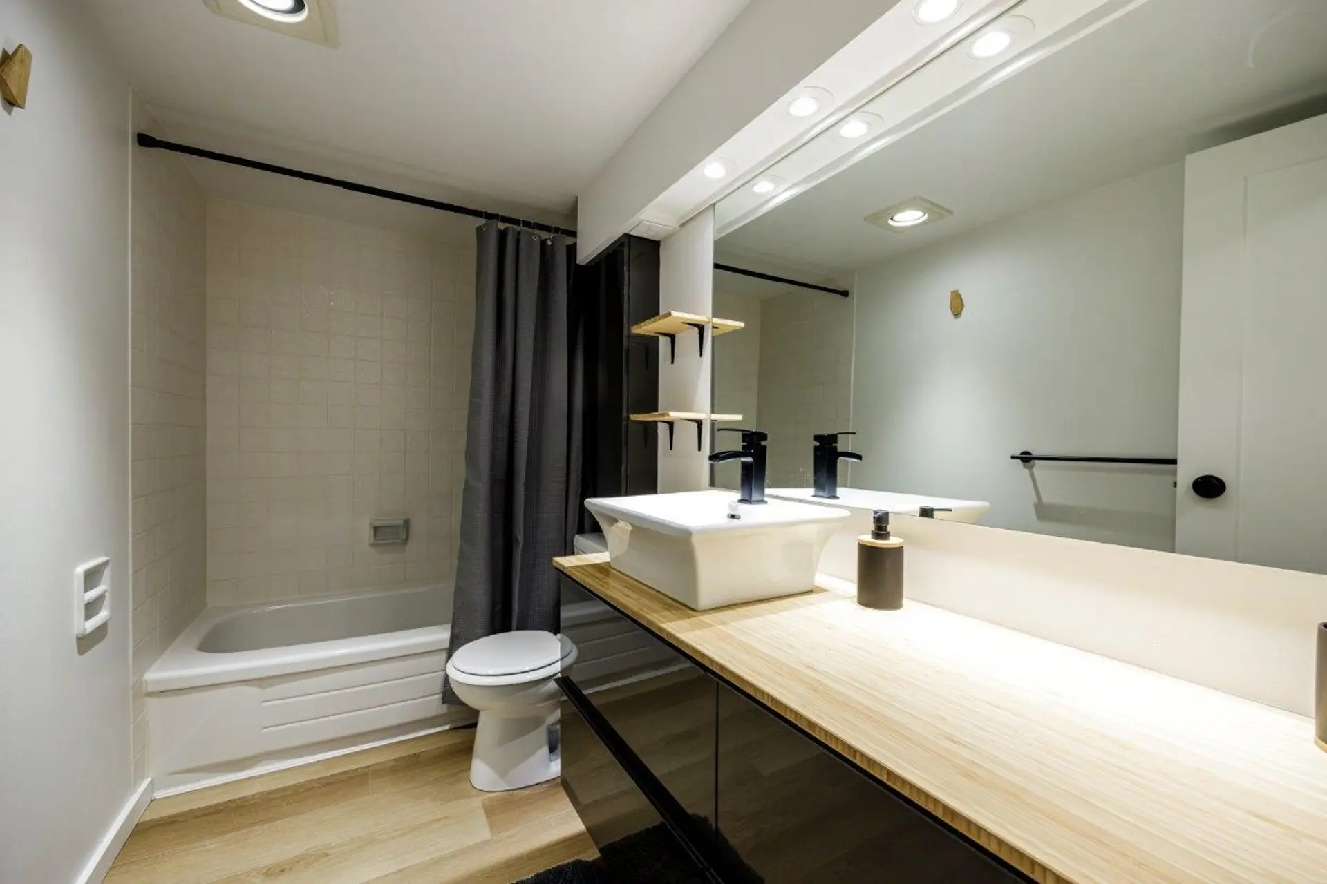 Property at #304 2008 FULLERTON AVENUE, North Vancouver, BC