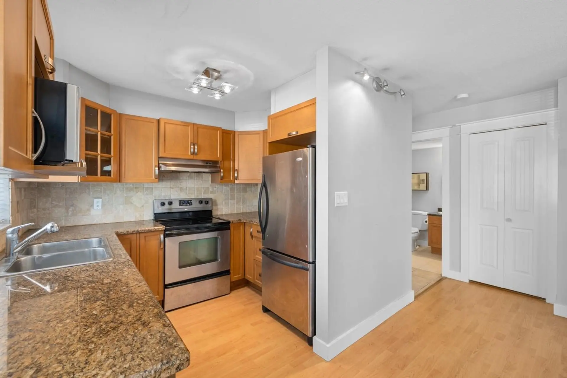 #110 1948 Coquitlam Avenue - Image 8