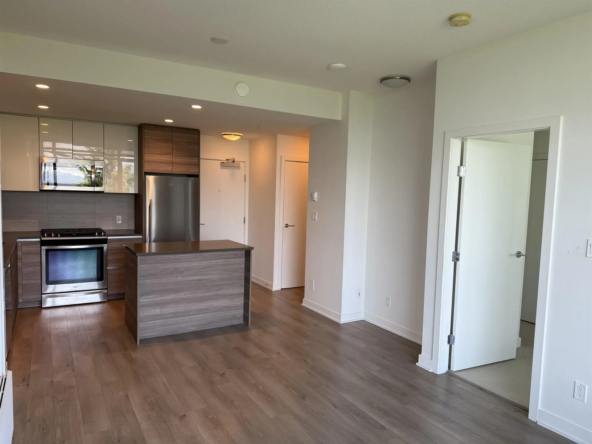 #609 8850 University Crescent - Image 9