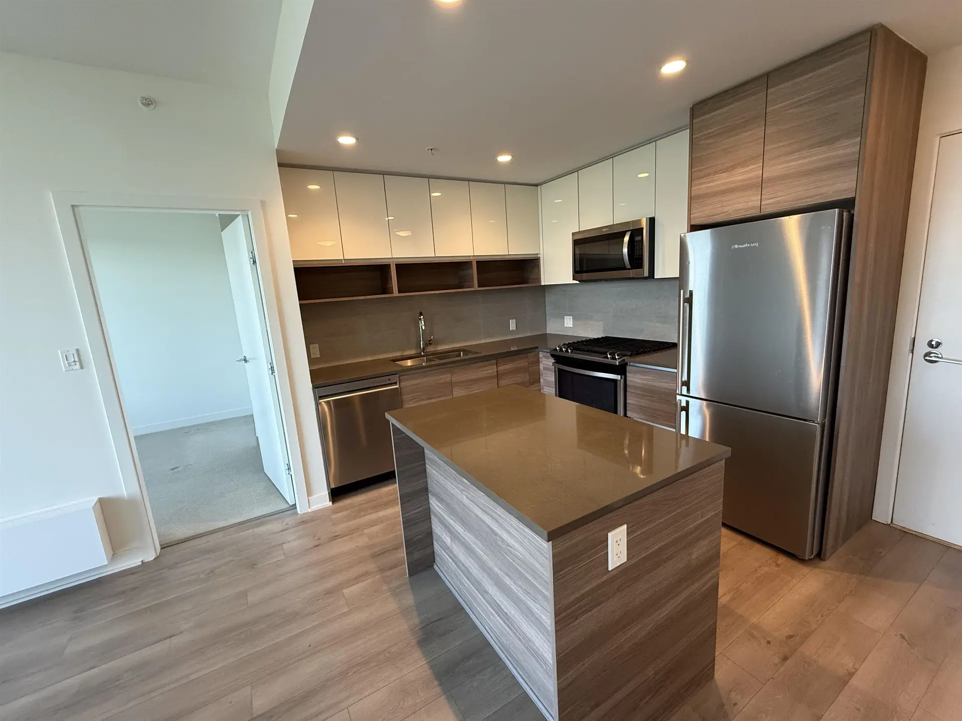 #609 8850 University Crescent - Image 10