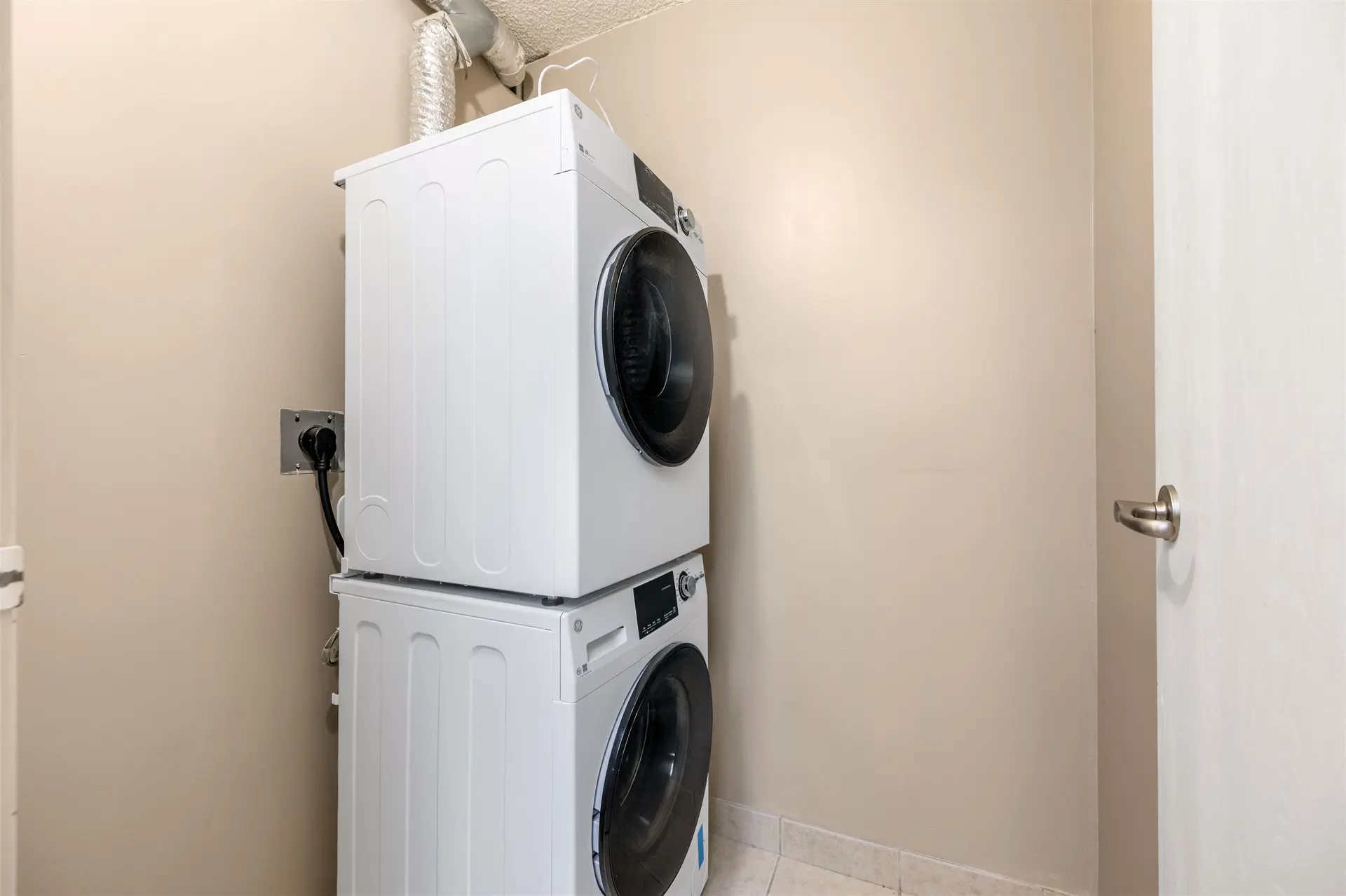 #608 6595 Willingdon Avenue - Image 13