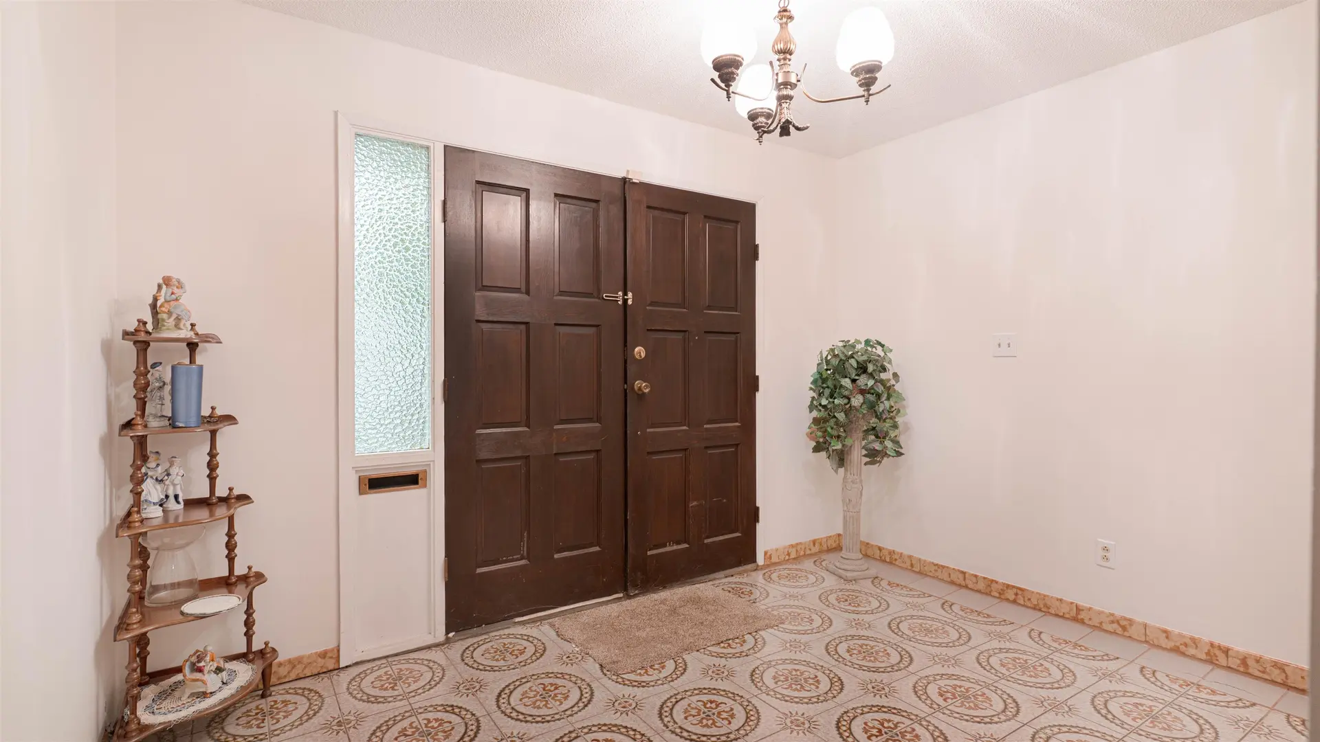 2628 E 8th Avenue - Image 3