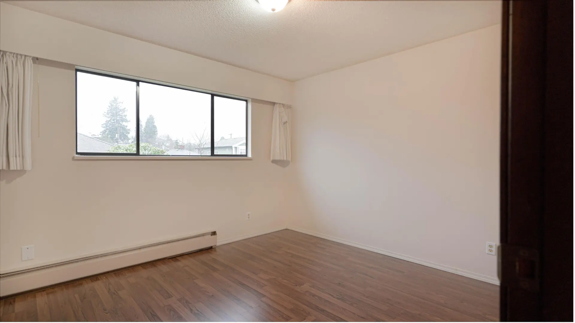 2628 E 8th Avenue - Image 10